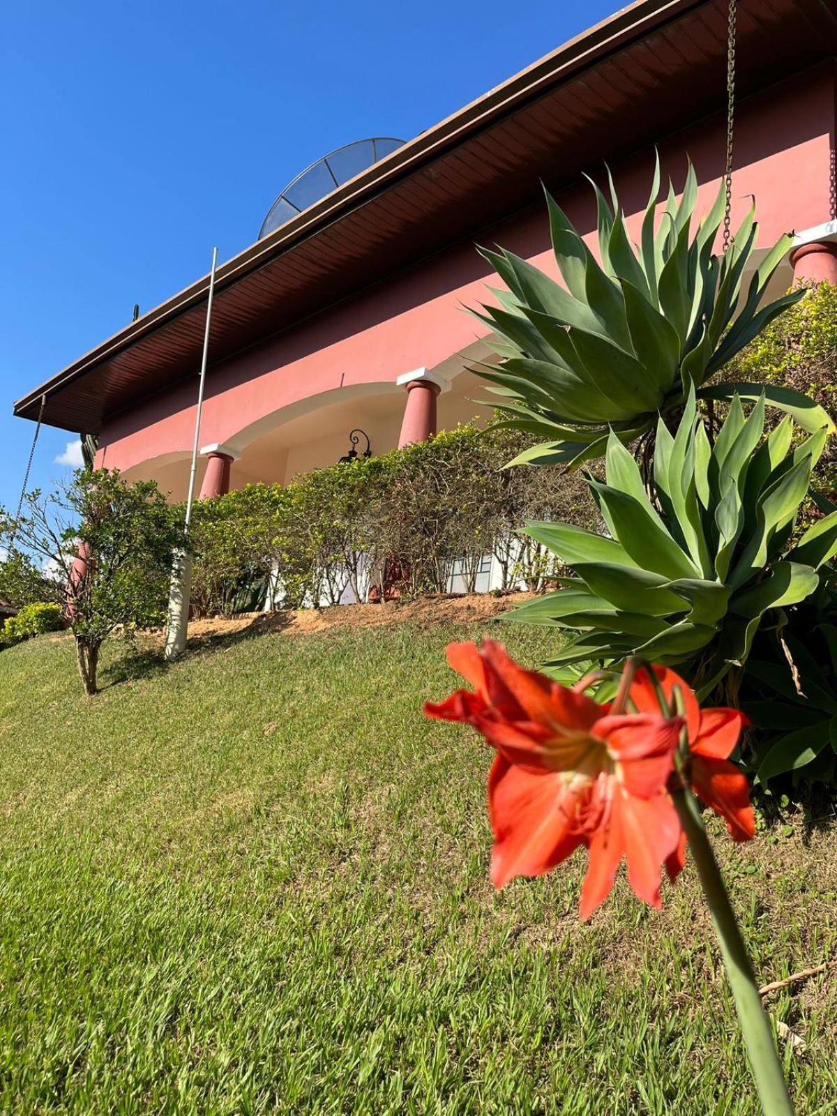 Cantinho da Vó Lena Casa Familiar com 4 Suítes, Piscina e Lazer em Lindóia