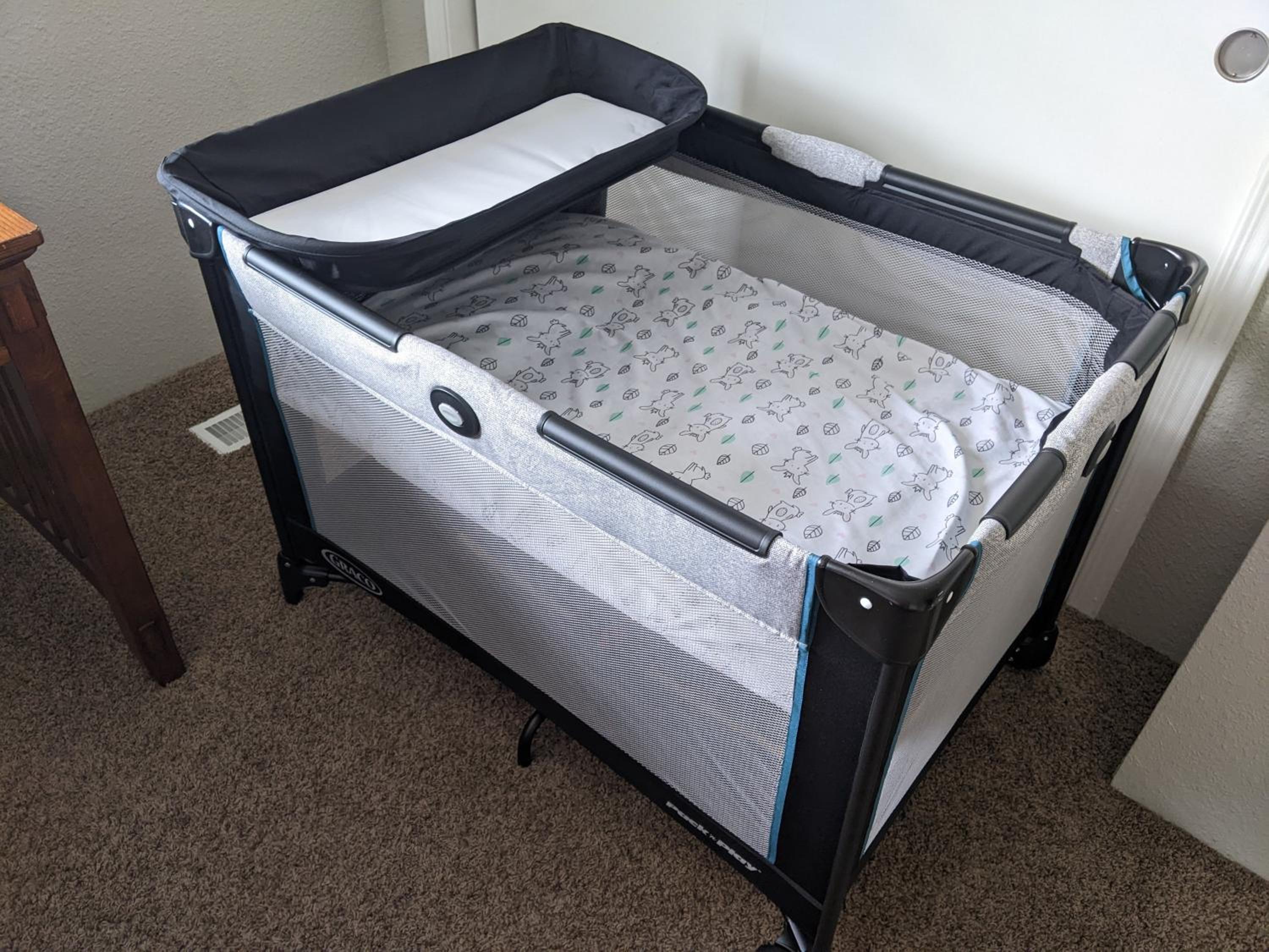 Luxe on Penn Family Friendly, Toddler amenities, baby proof with baby gate, toys, bath toys, cups and plates, Separate Workstation with Desk and Monitor, l view 4
