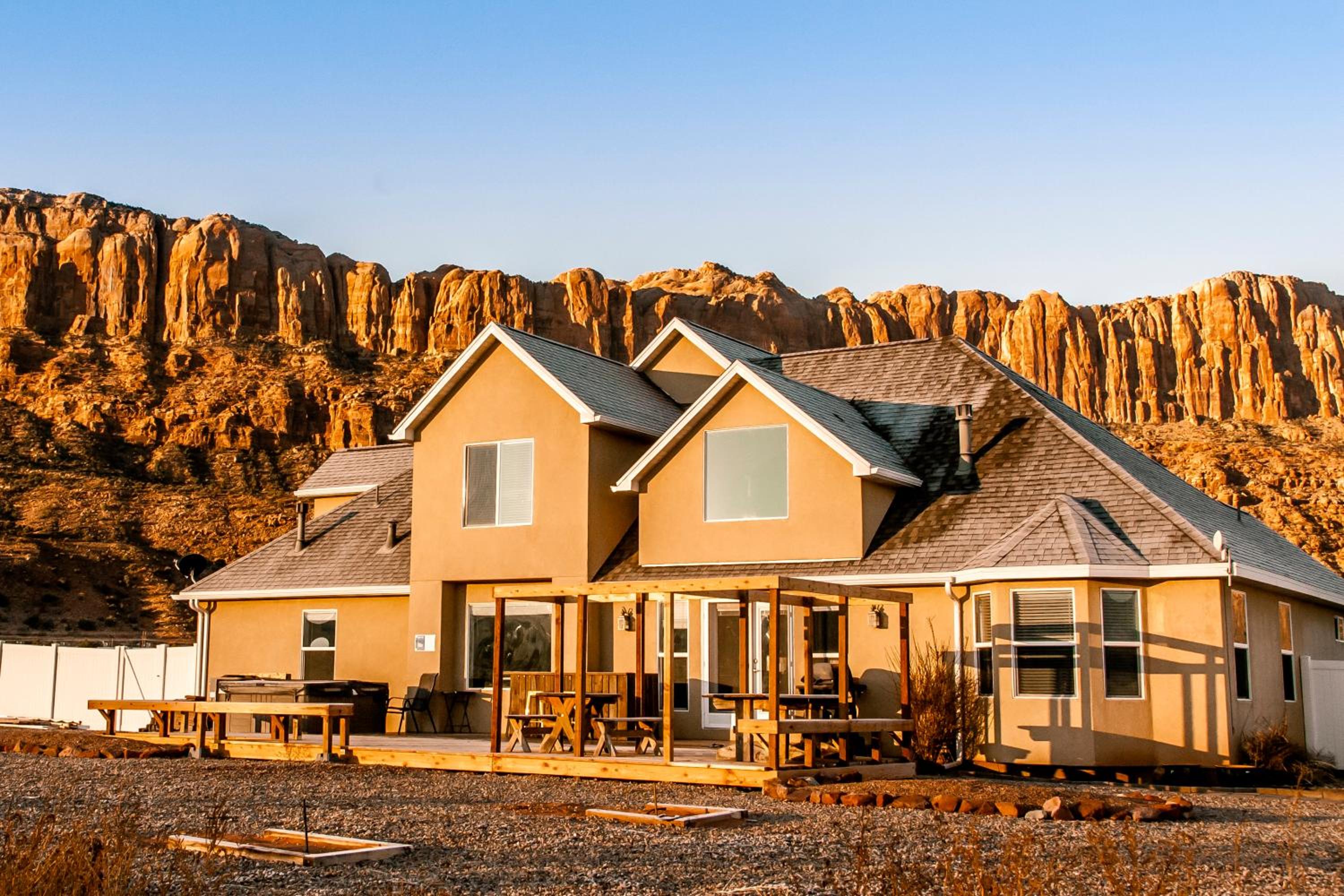 Hotel Moab Desert Home, 4 Bedroom Private House, Sleeps 10, Pet Friendly