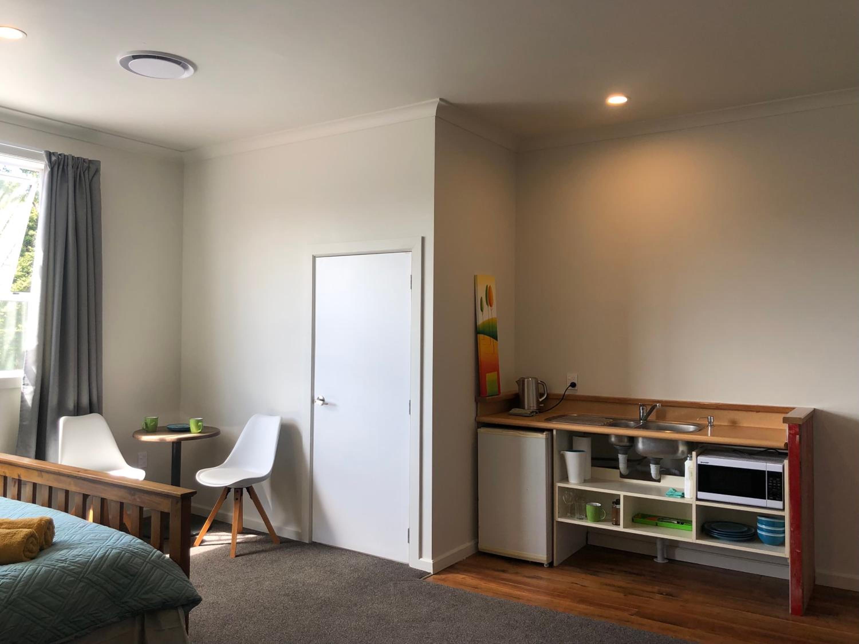 Cosy Studio Perfect for a Couple at Historic Town view 5