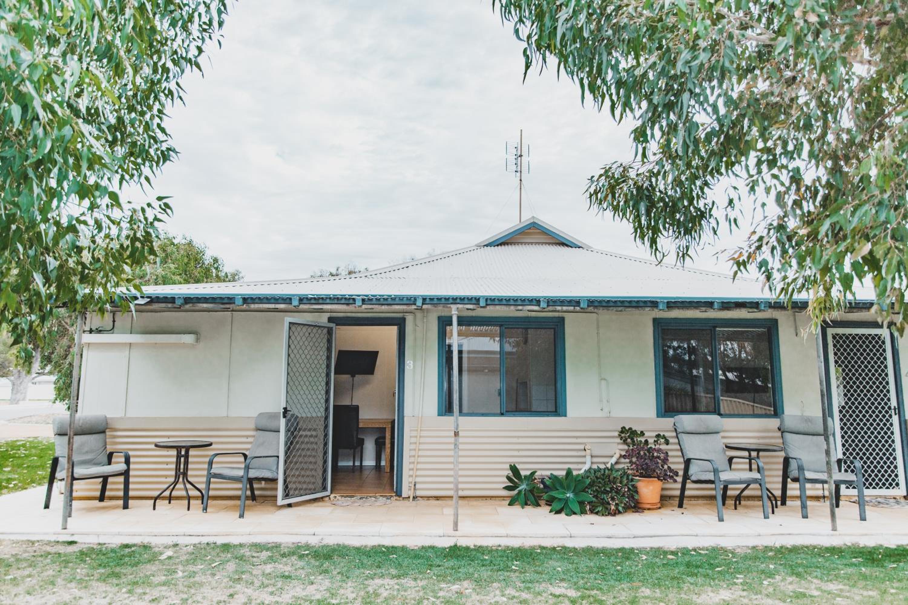 Dongara Hotel Motel