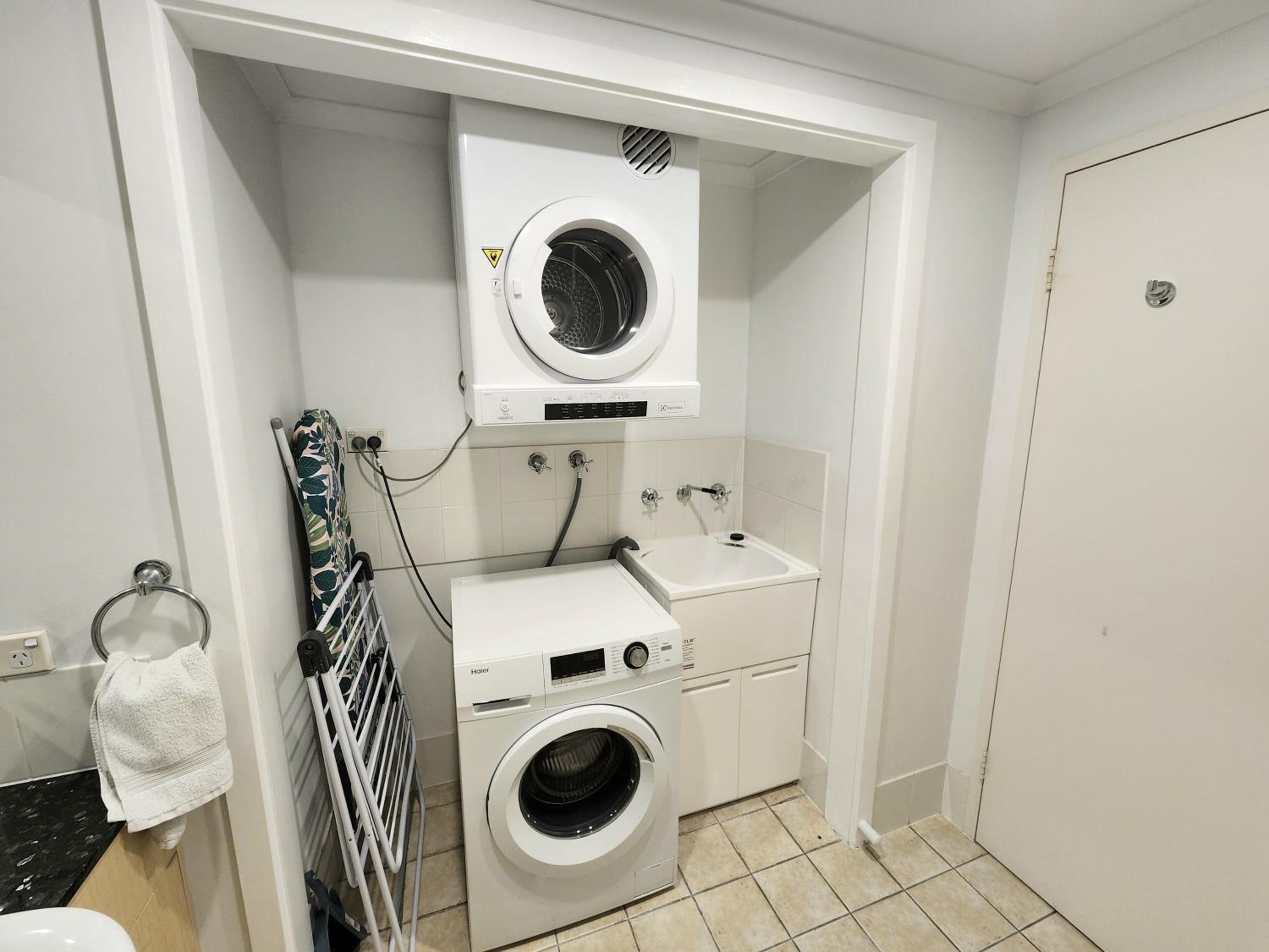 Spacious 4 BR and 2 Bathrooms City Apartment