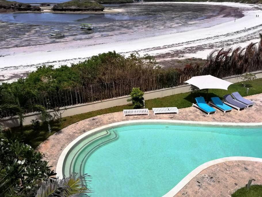 Penthouse ocean view on the beach pool WiFi view 4
