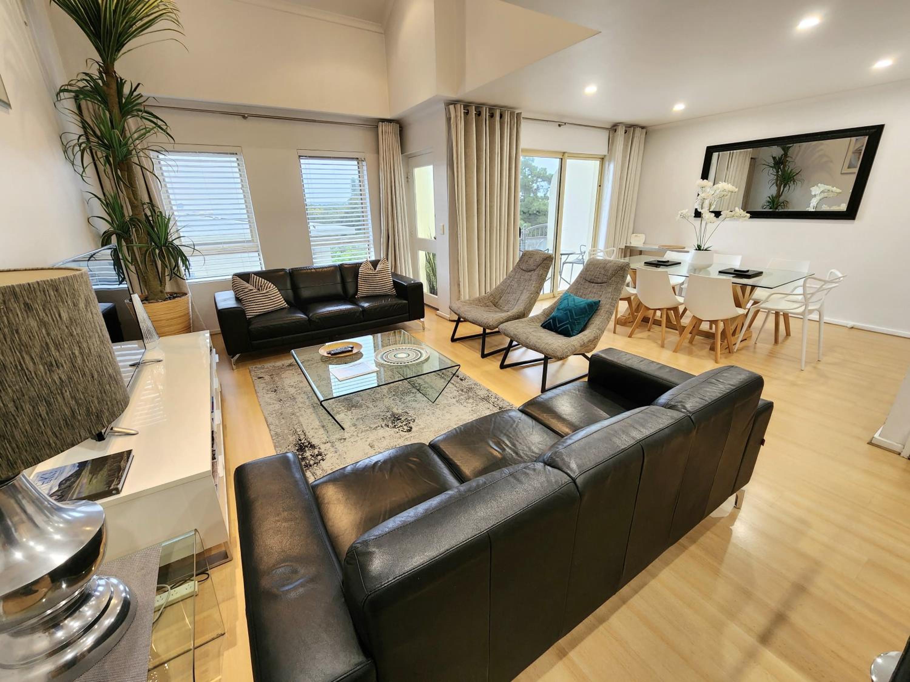 Spacious 4 BR and 2 Bathrooms City Apartment