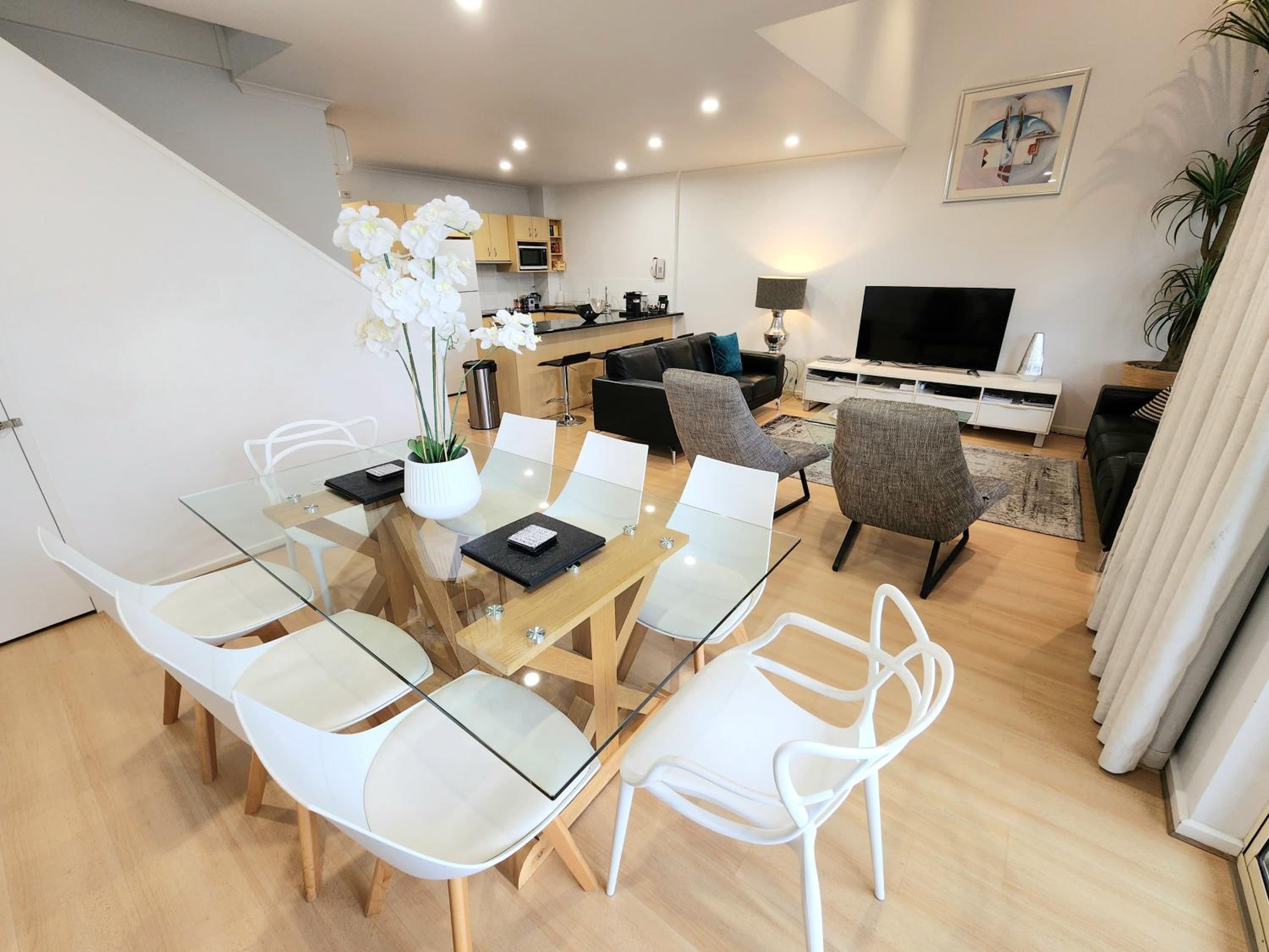 Spacious 4 BR and 2 Bathrooms City Apartment