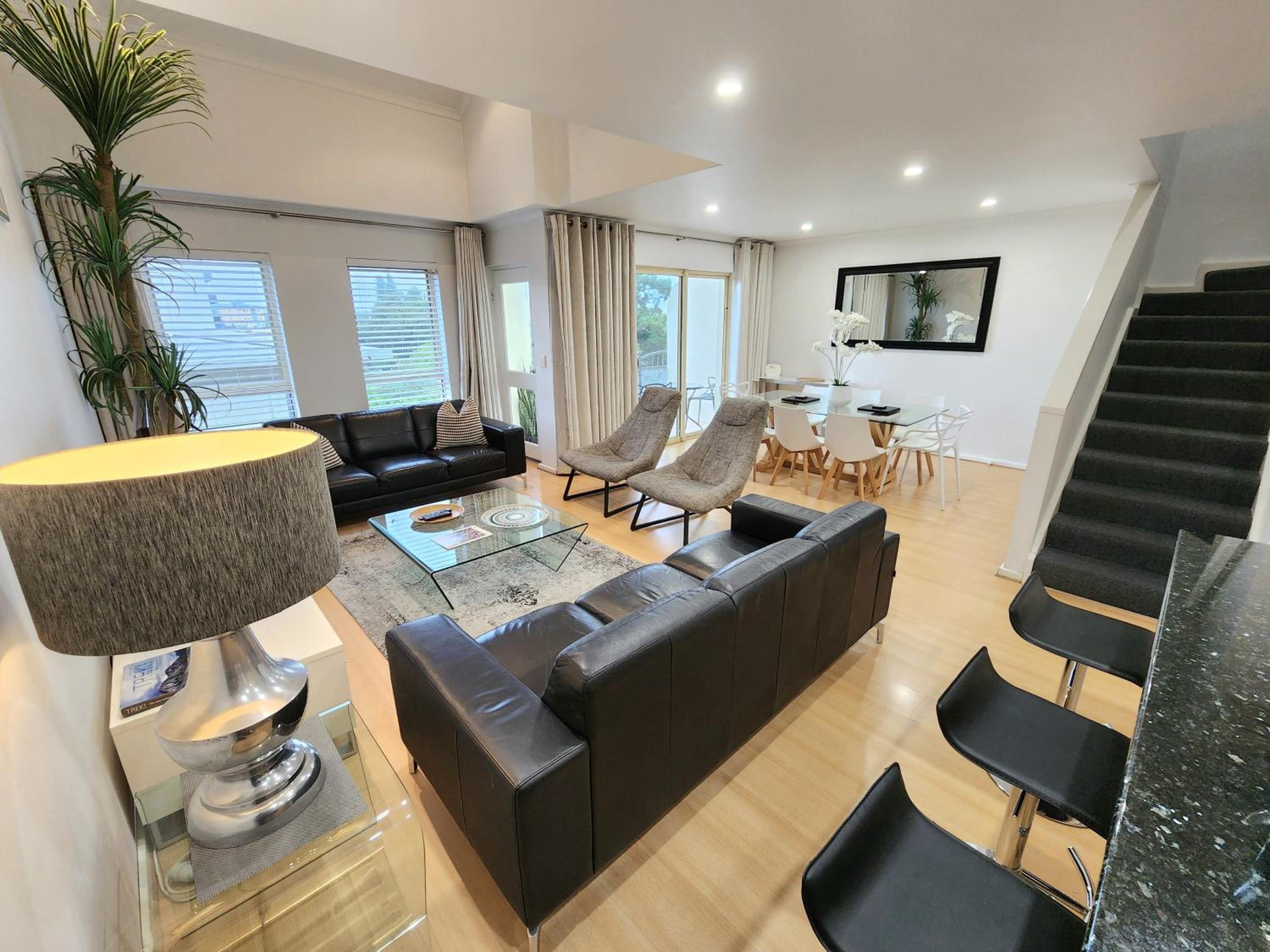 Spacious 4 BR and 2 Bathrooms City Apartment