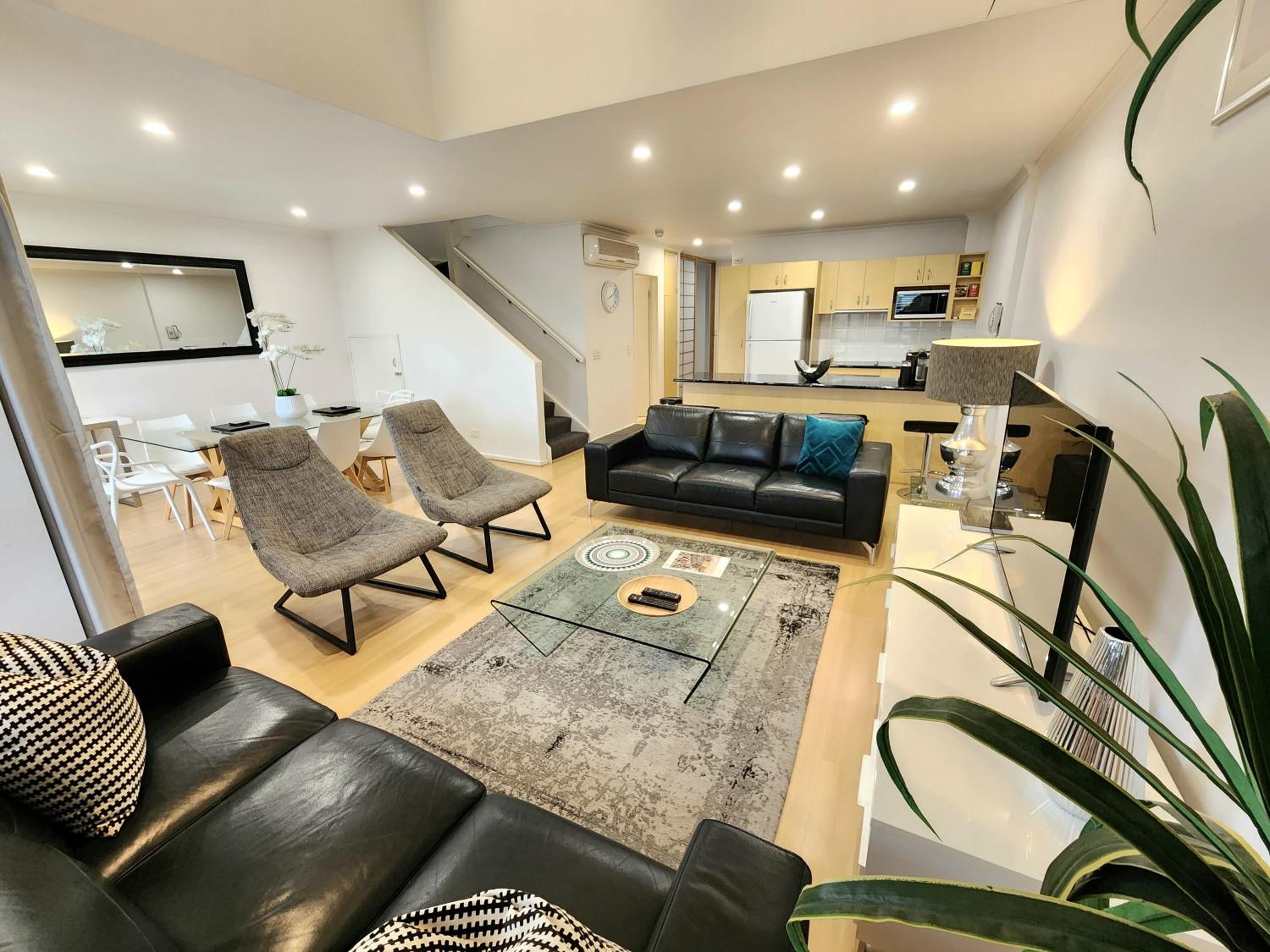 Spacious 4 BR and 2 Bathrooms City Apartment