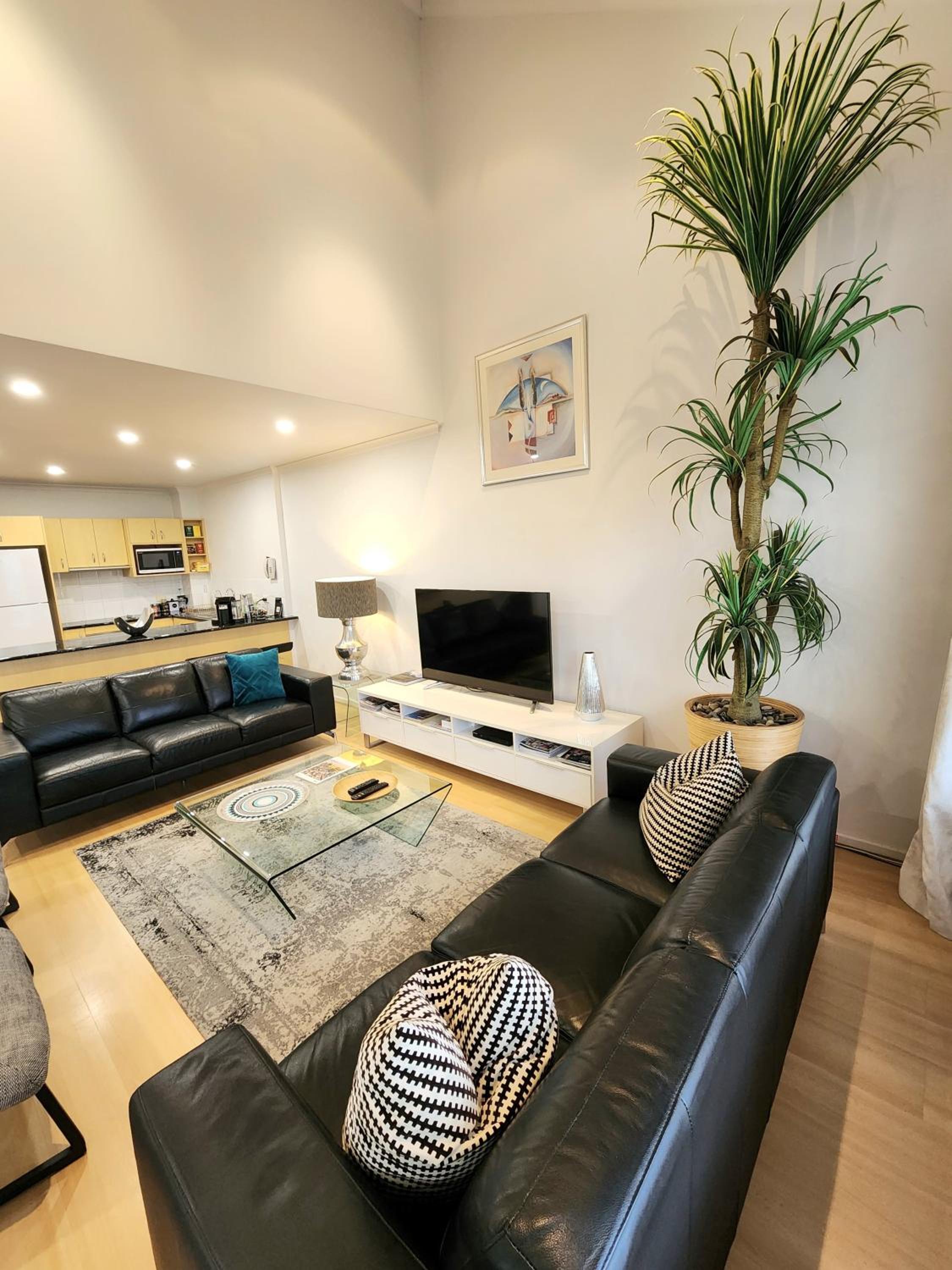 Spacious 4 BR and 2 Bathrooms City Apartment
