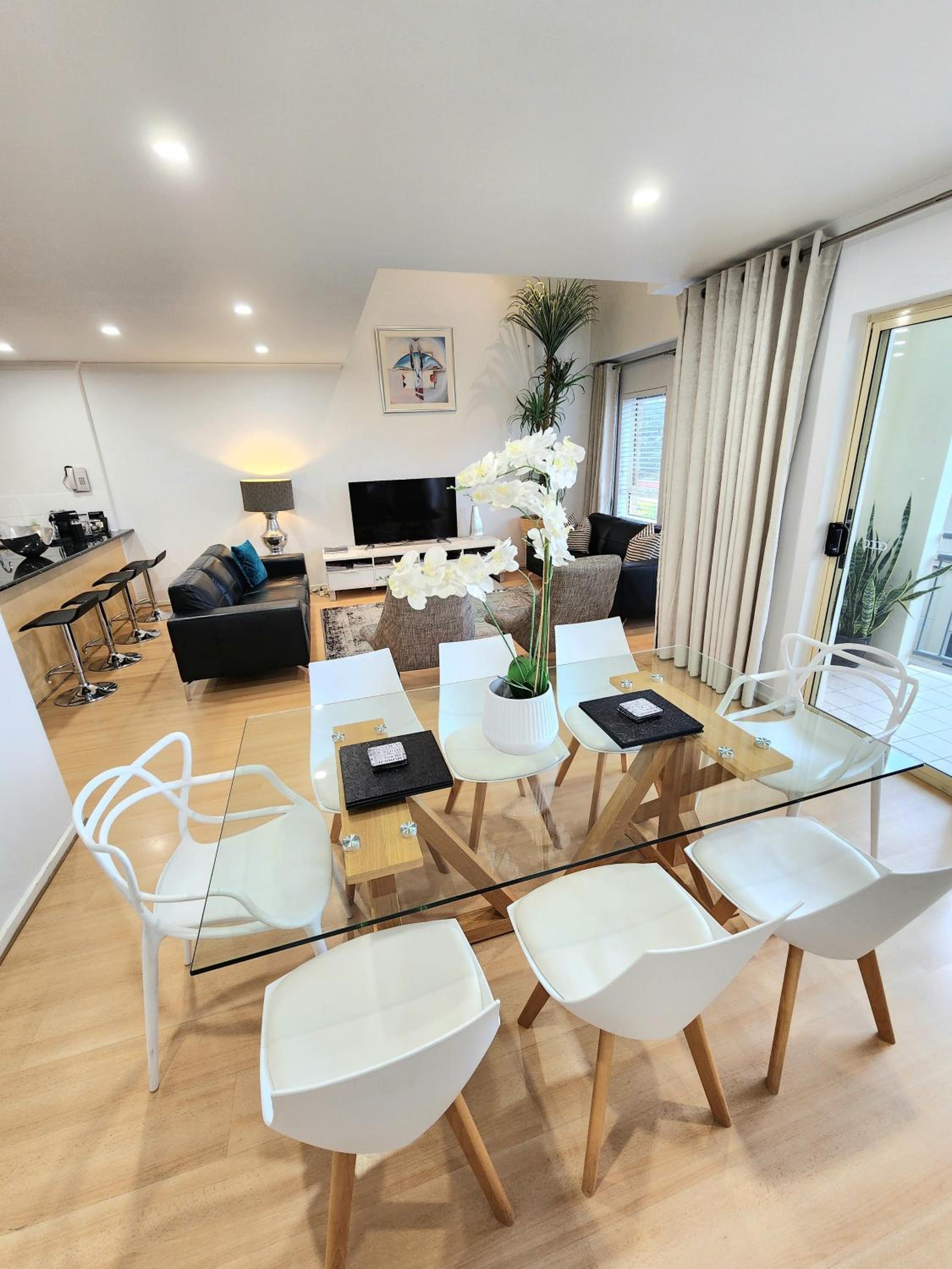 Spacious 4 BR and 2 Bathrooms City Apartment