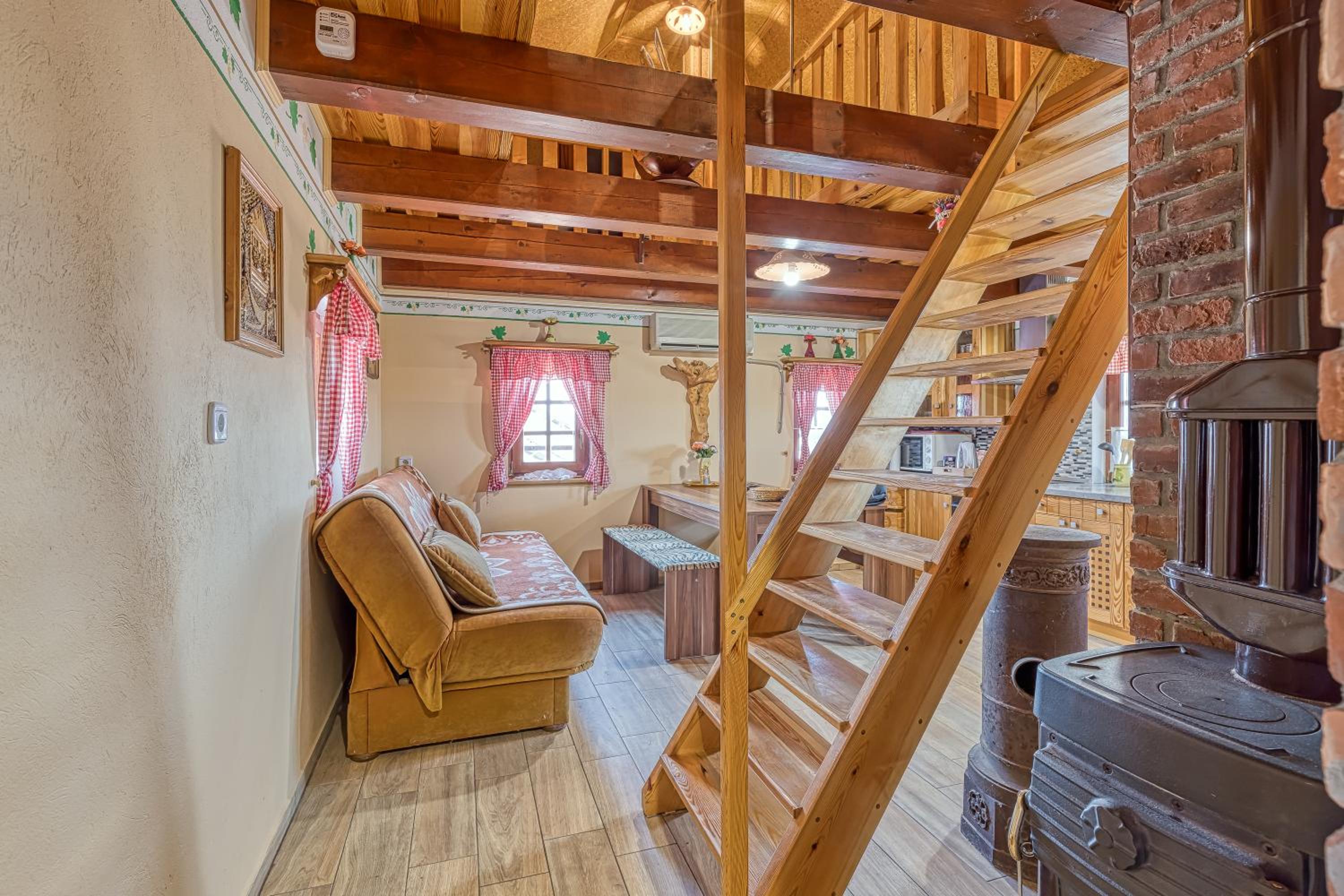 Vineyard Cottage Vesna Lake View - Happy Rentals view 3