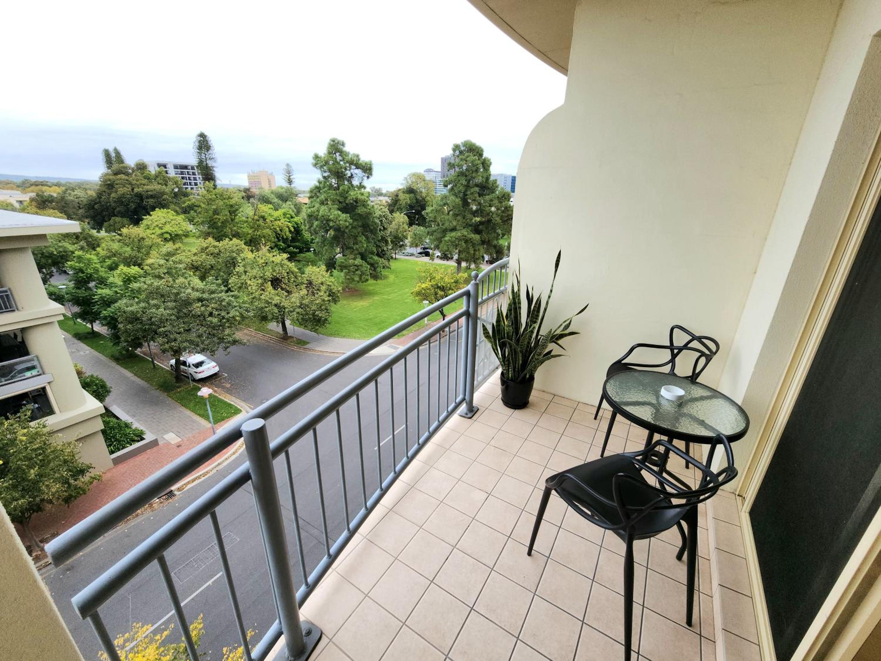 Spacious 4 BR and 2 Bathrooms City Apartment