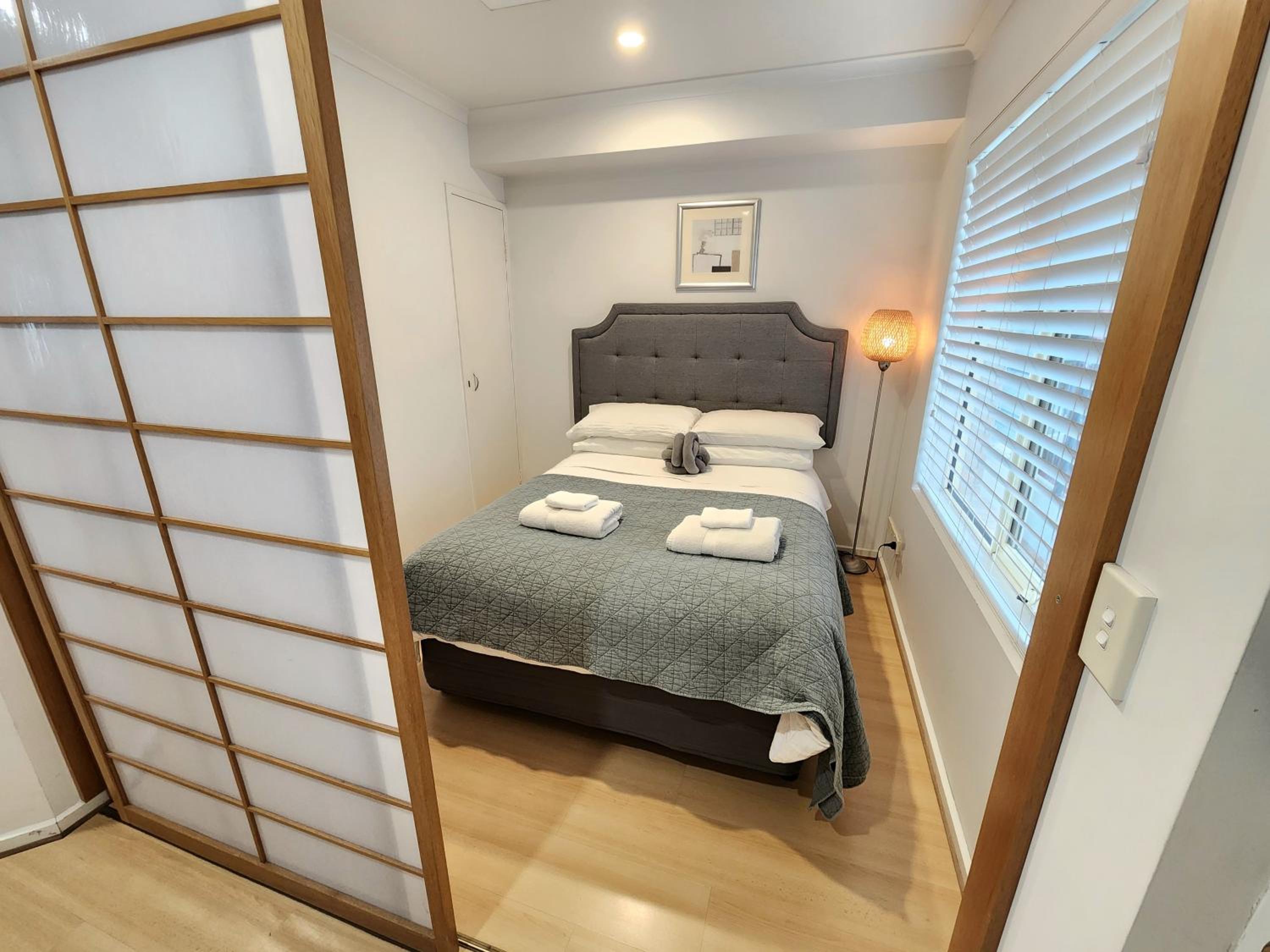 Spacious 4 BR and 2 Bathrooms City Apartment