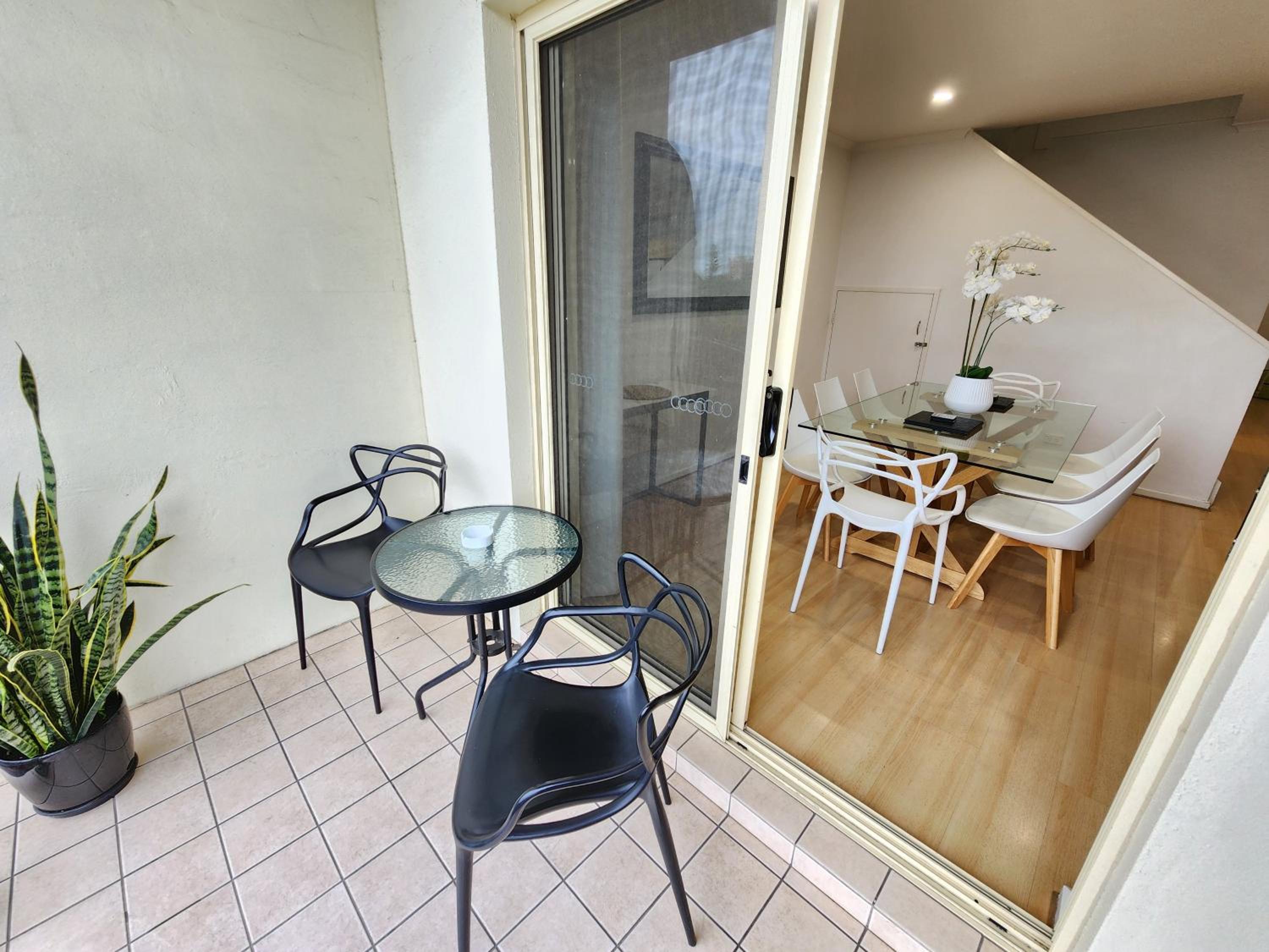 Spacious 4 BR and 2 Bathrooms City Apartment