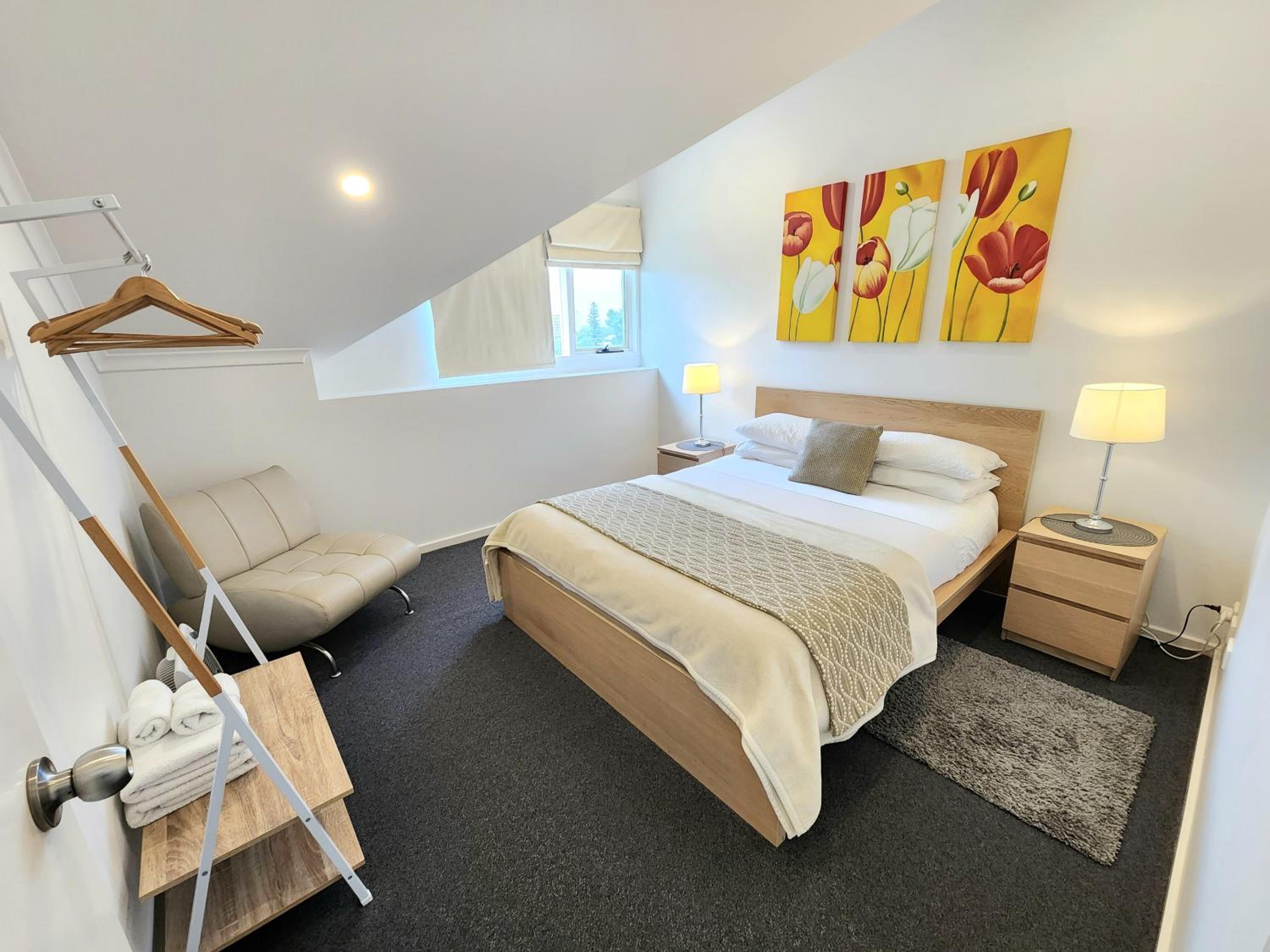 Spacious 4 BR and 2 Bathrooms City Apartment