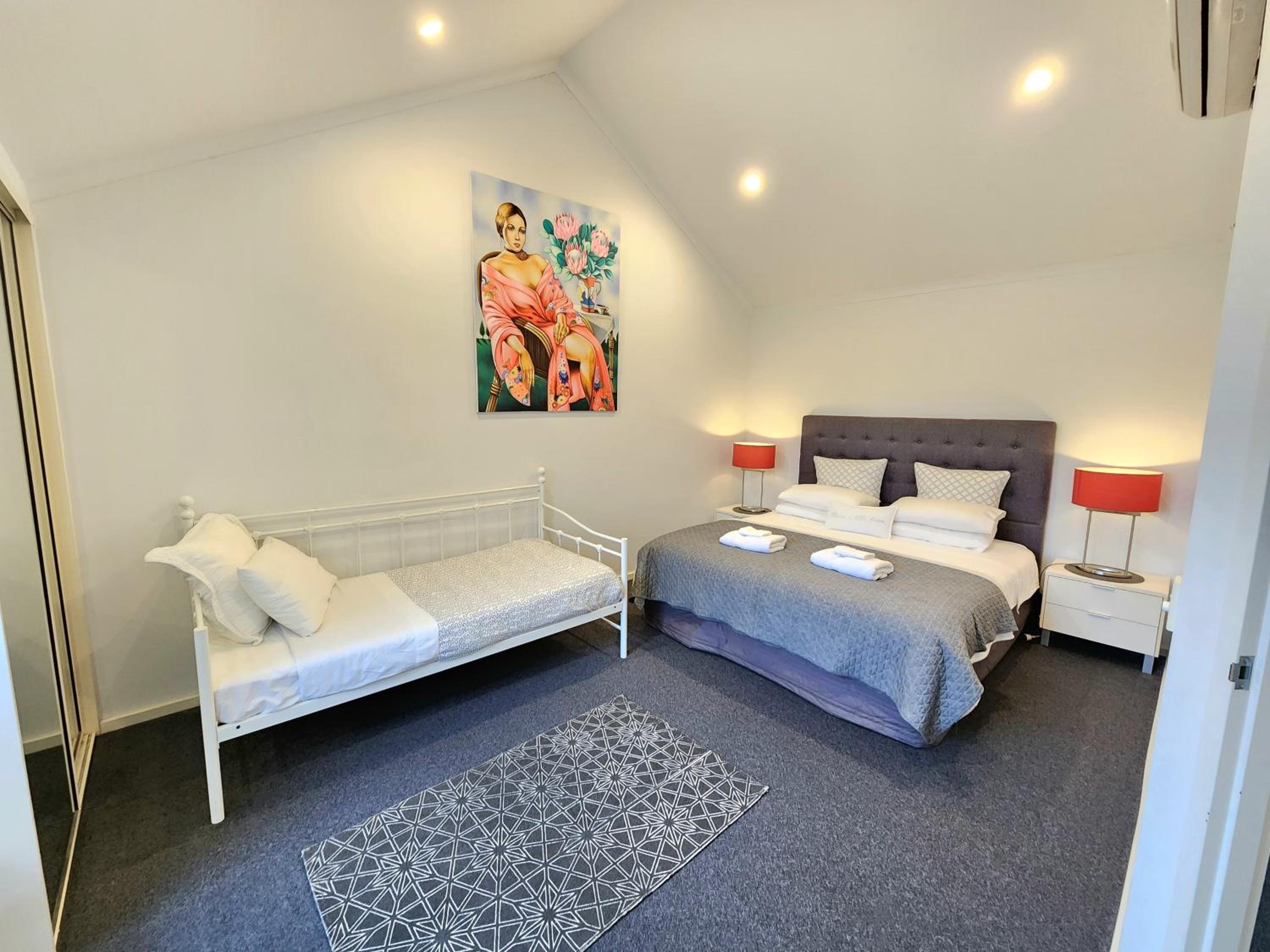 Spacious 4 BR and 2 Bathrooms City Apartment