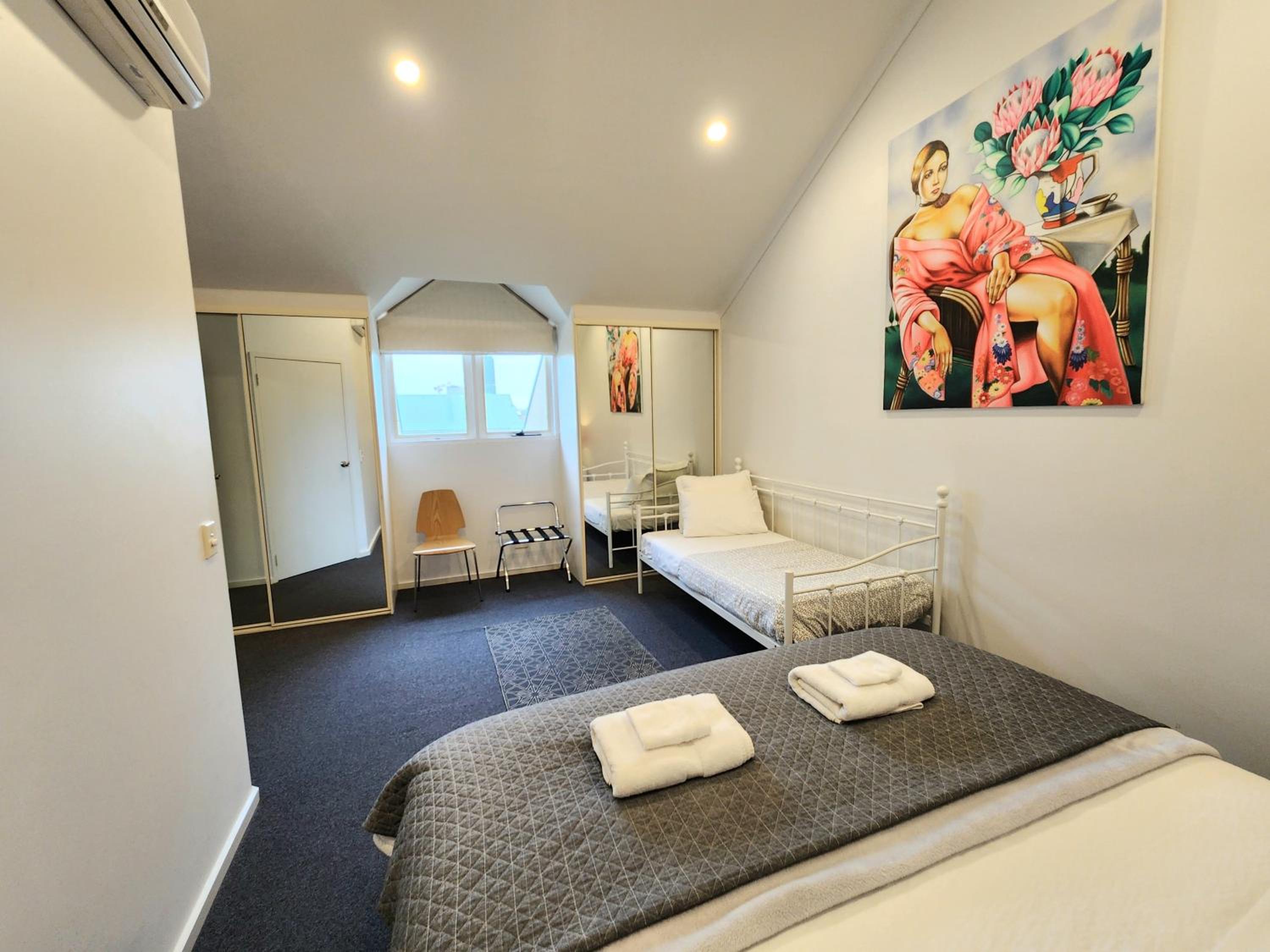 Spacious 4 BR and 2 Bathrooms City Apartment