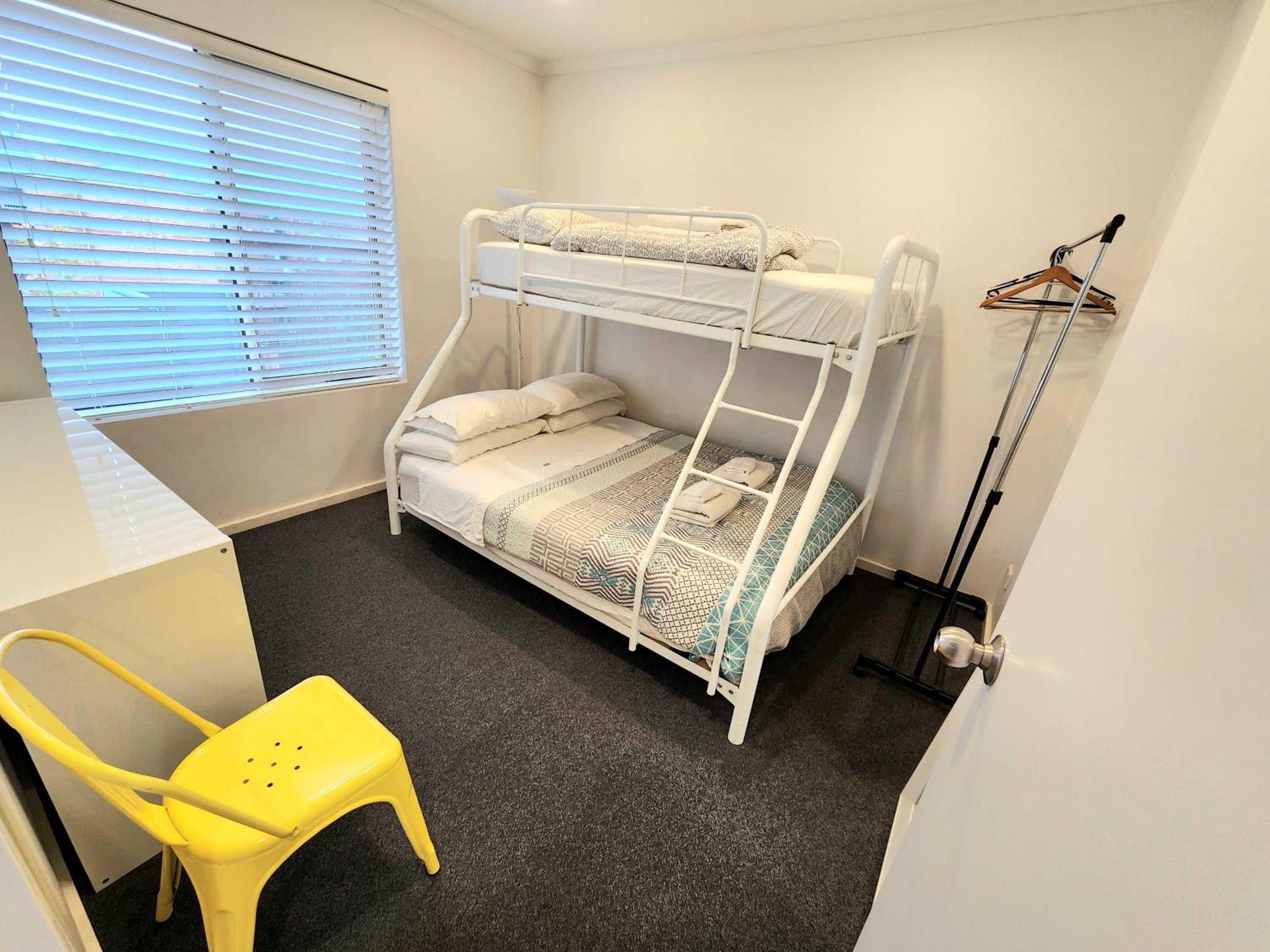 Spacious 4 BR and 2 Bathrooms City Apartment