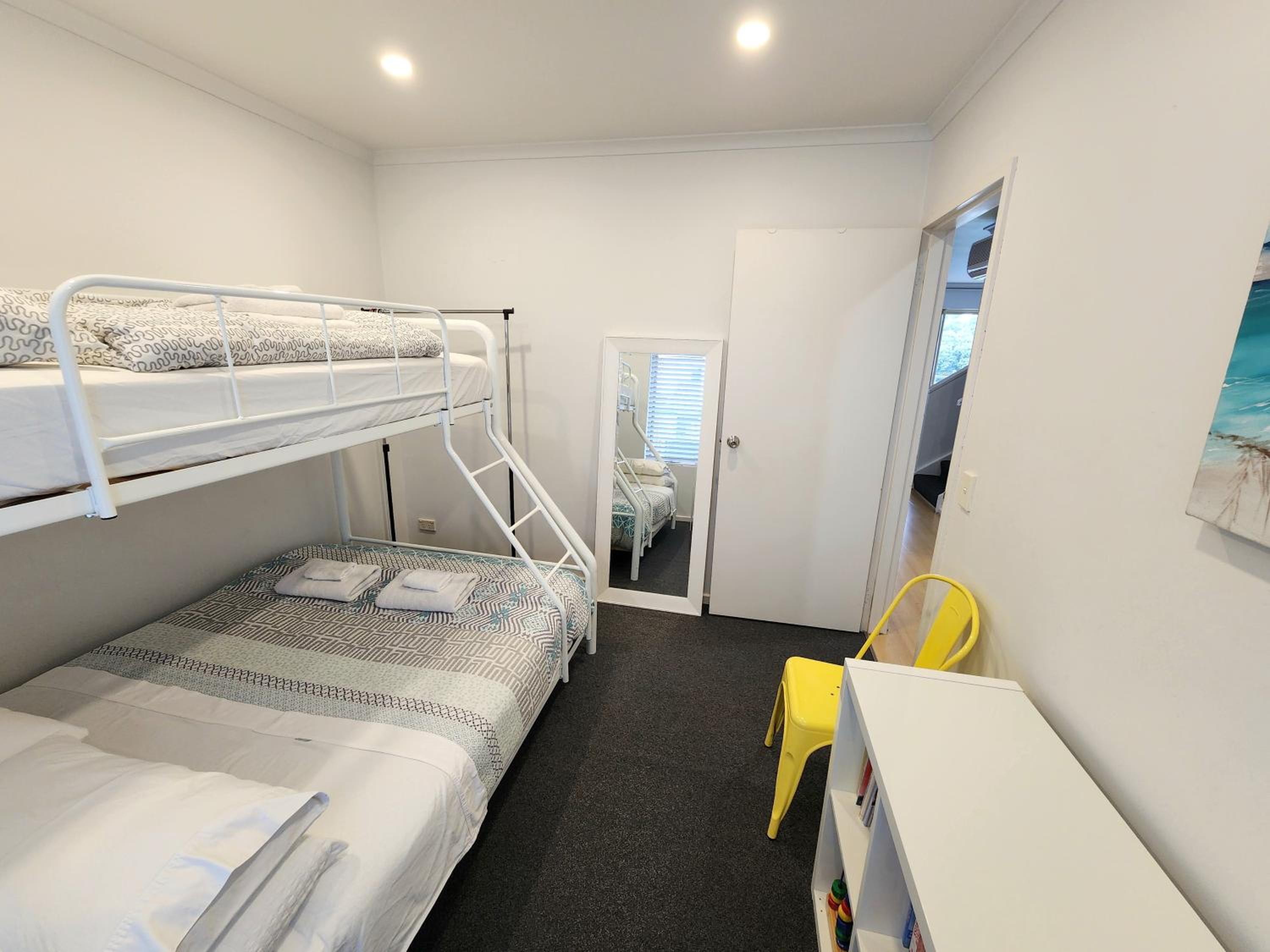Spacious 4 BR and 2 Bathrooms City Apartment