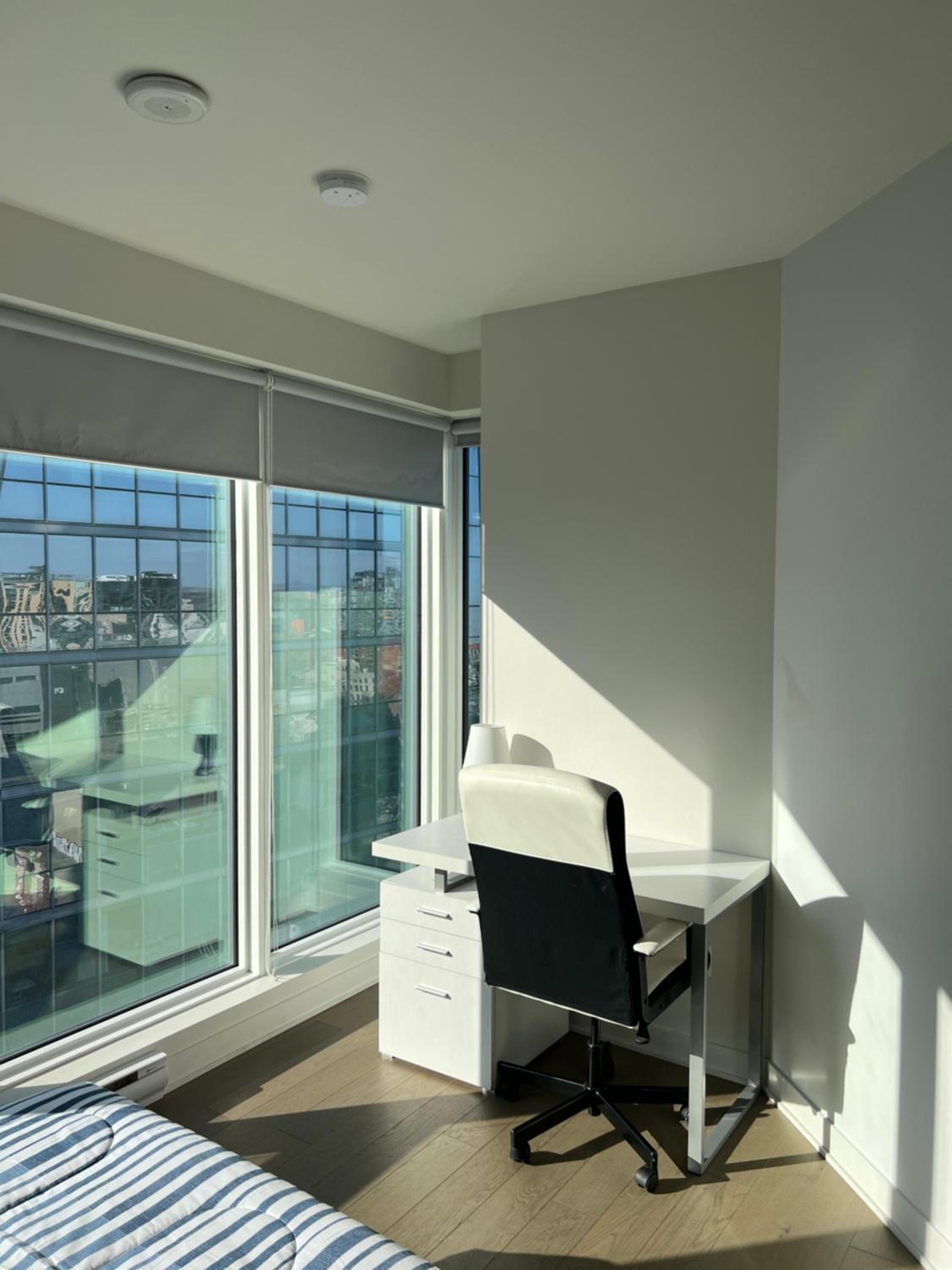 Beautiful one bedroom downtown Condo with pool and free parking