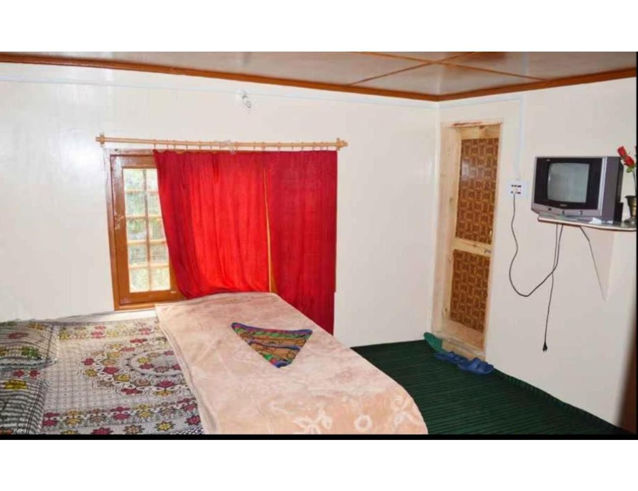 Hotel Adnan Palace, Pahalgam view 2