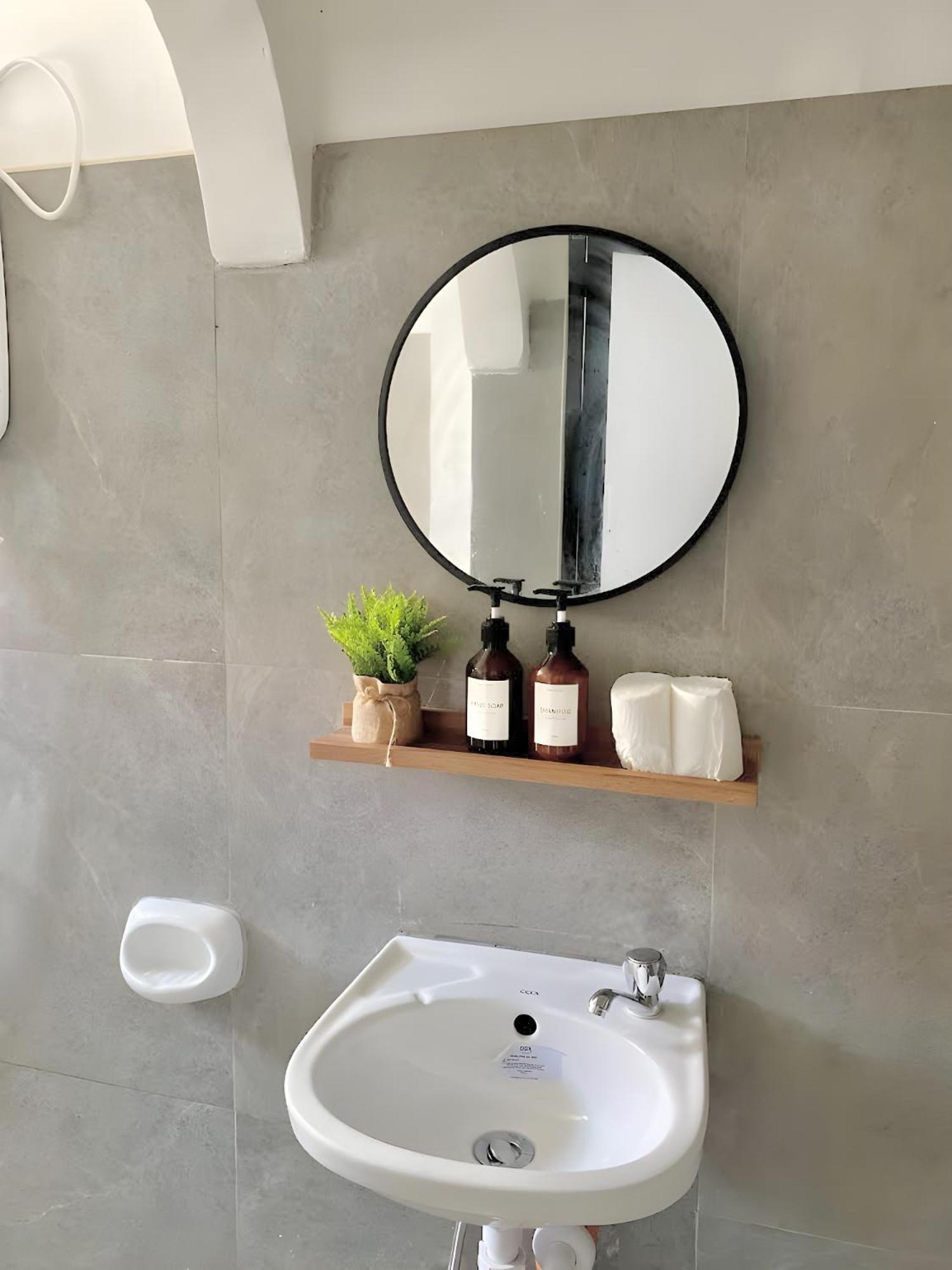 New Modern Suite Near Airport & Beach view 3
