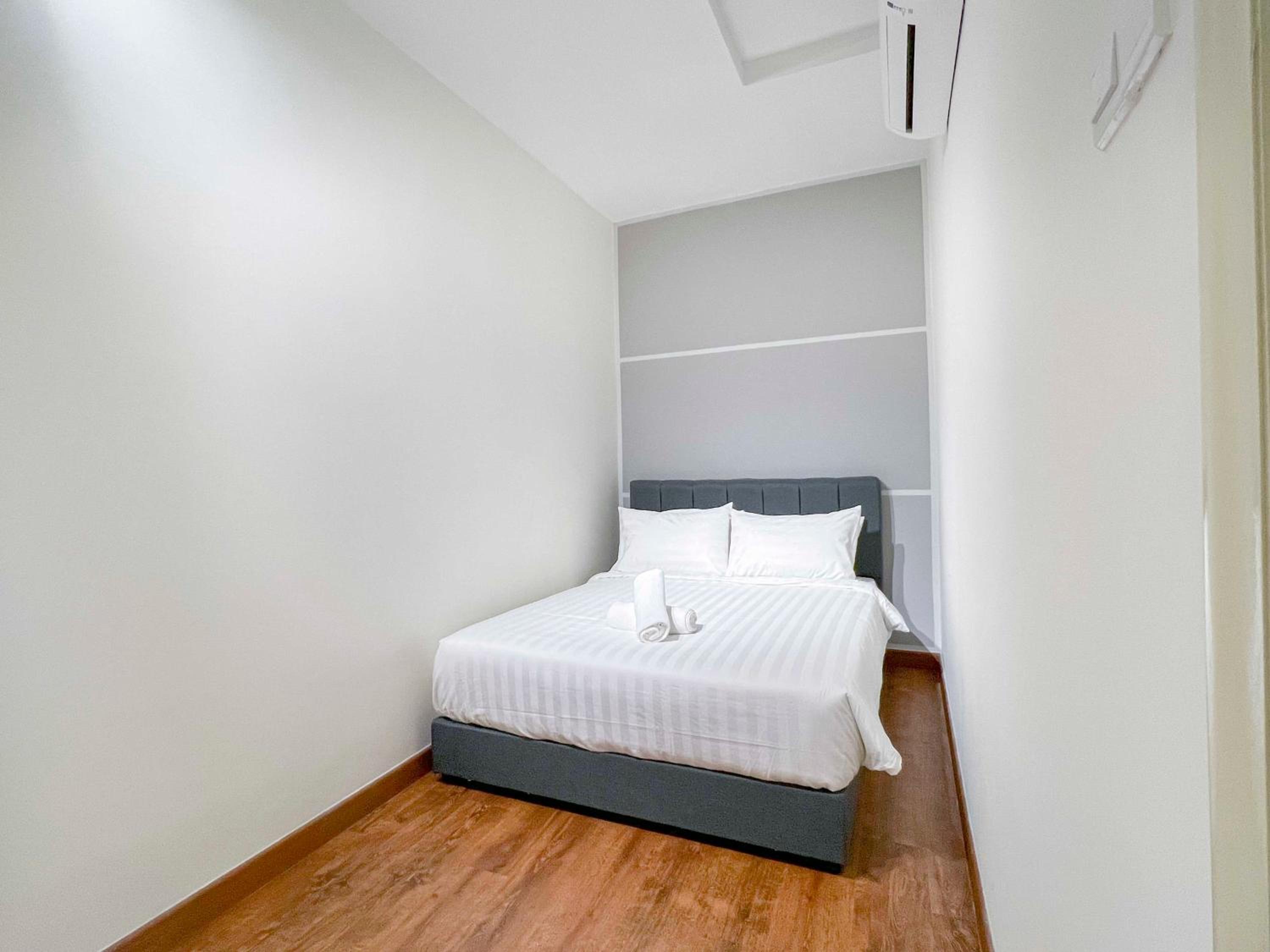 Arte Mont Kiara Luxury Suite with Heated Jacuzzi Pods - Free Parking - Next to MITEC- by The Stay Hub
