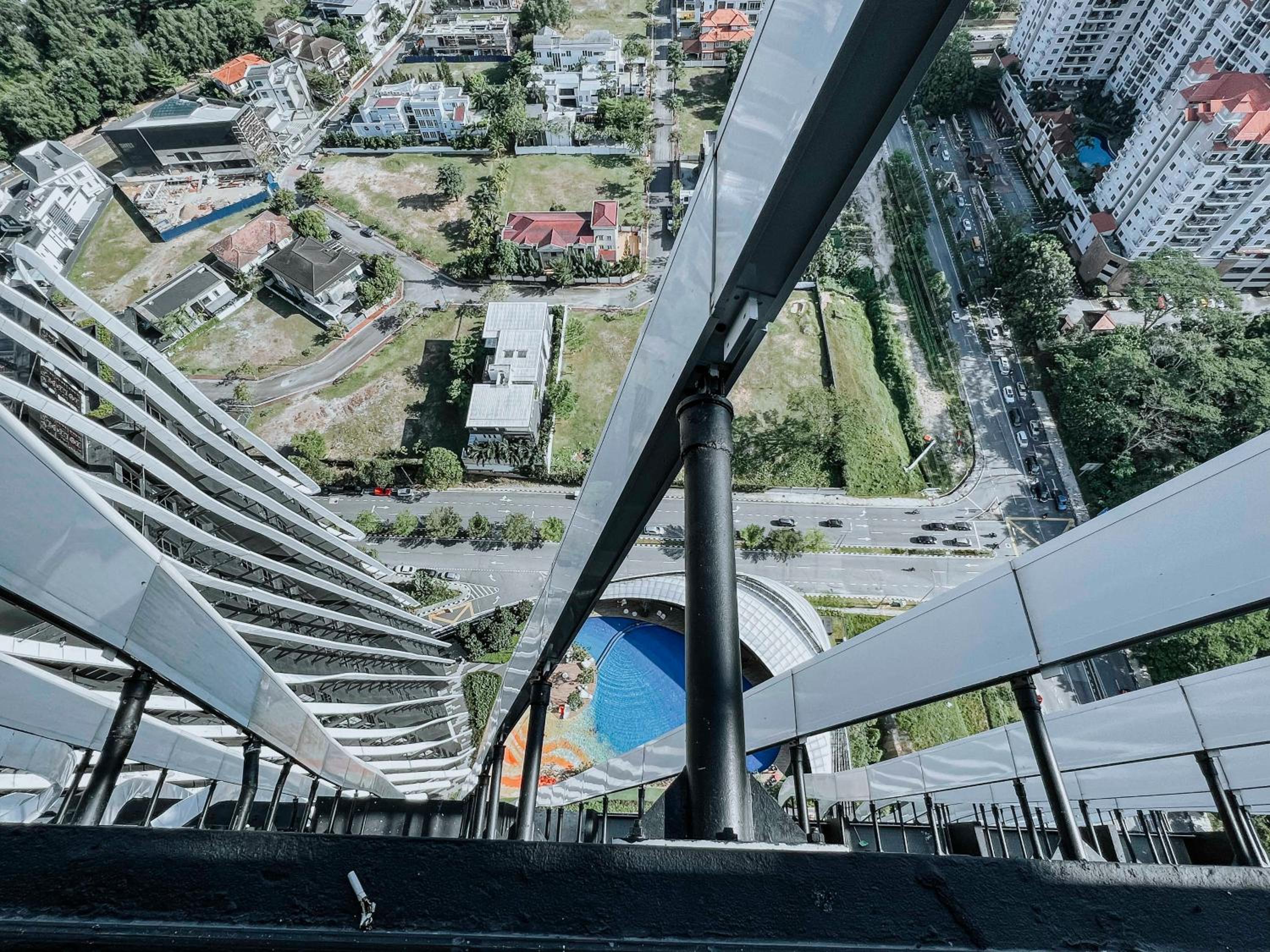 Arte Mont Kiara Luxury Suite with Heated Jacuzzi Pods - Free Parking - Next to MITEC- by The Stay Hub