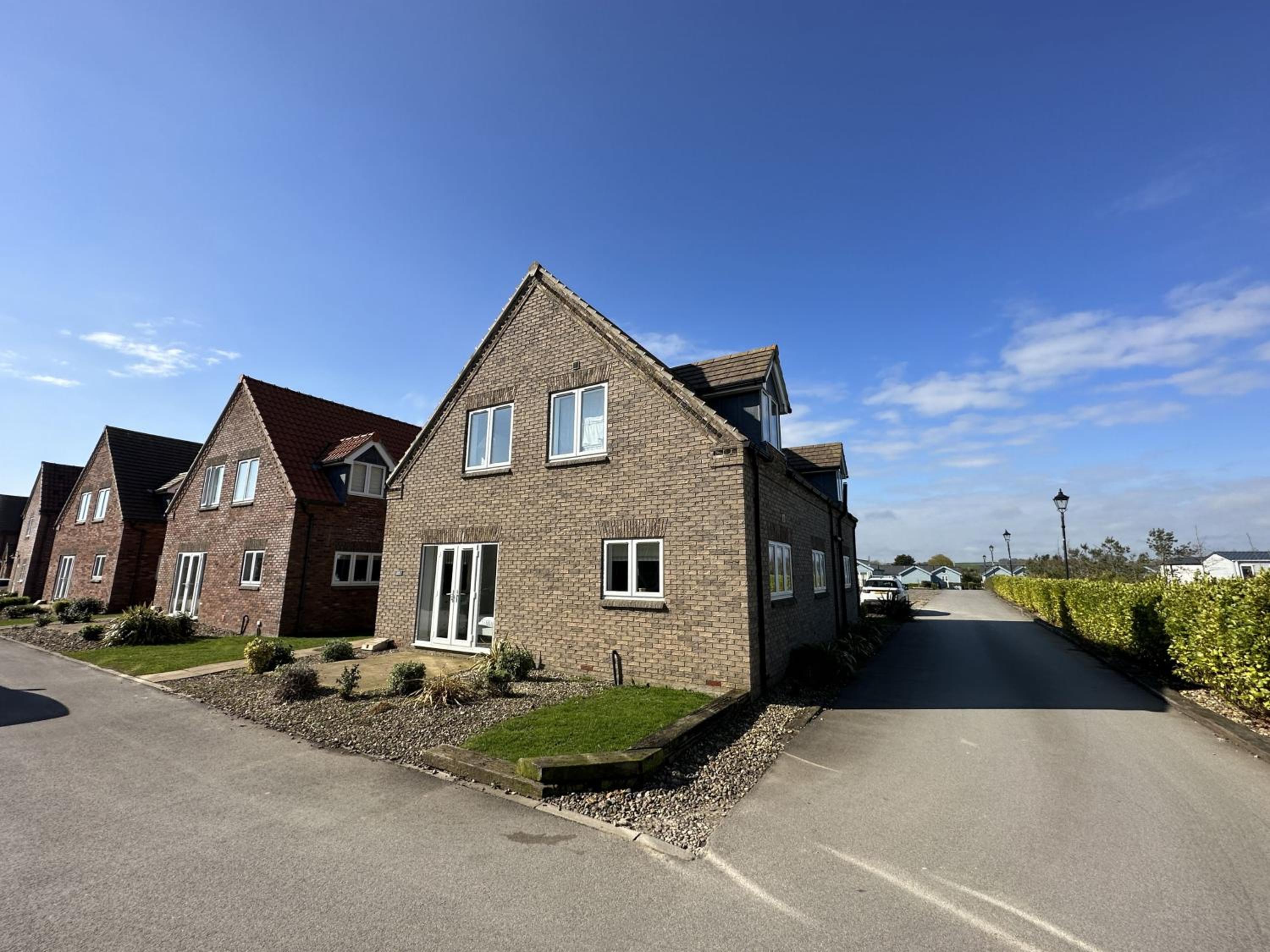 Echo Beach - Sleeps 12 - Part of the The Bay Filey Holiday Village with pool, gym and direct beach access, pub, restaurant, tennis and meadows walks