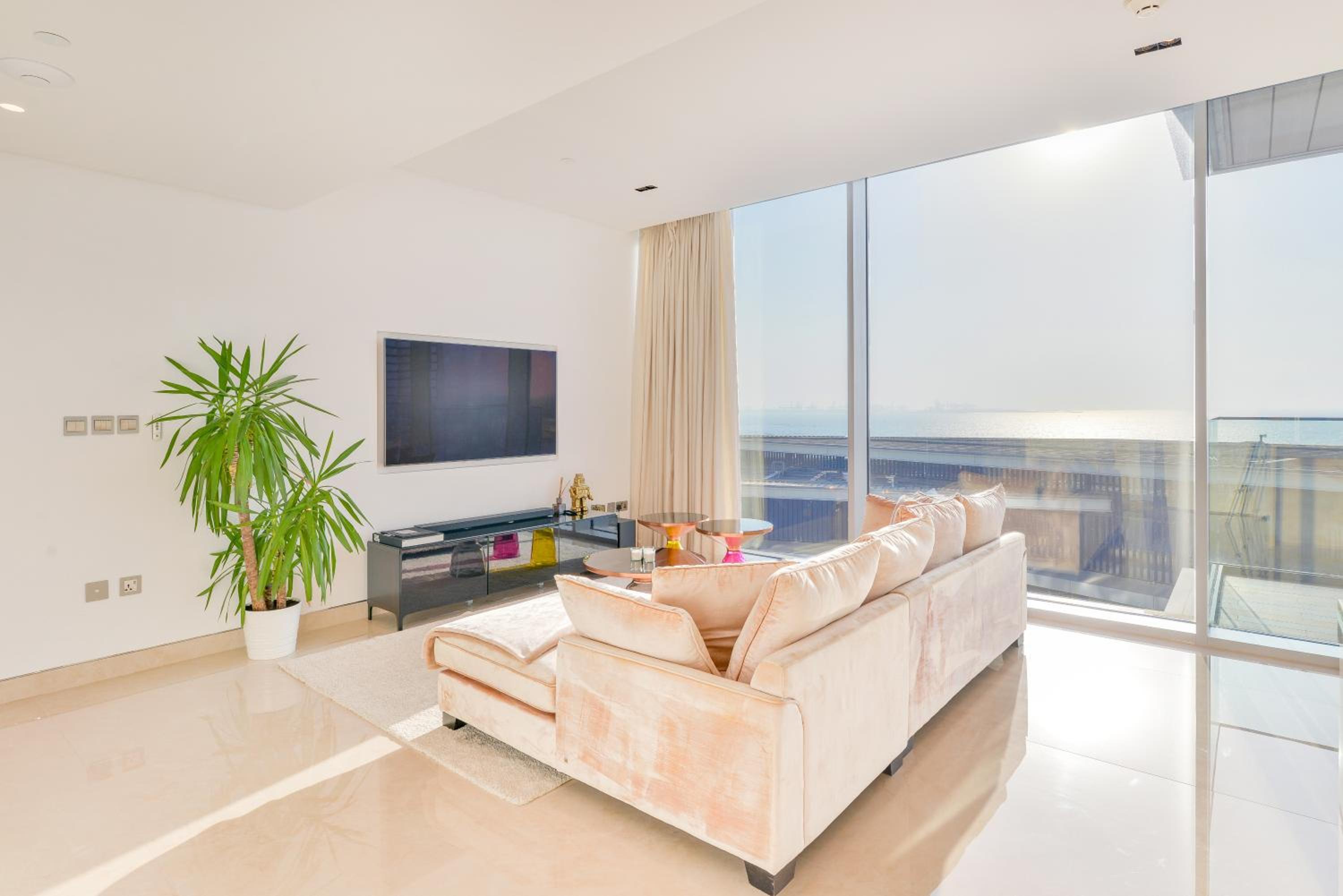 Posh 2 BR Oceanfront Apt in the Heart of Bluewaters Island