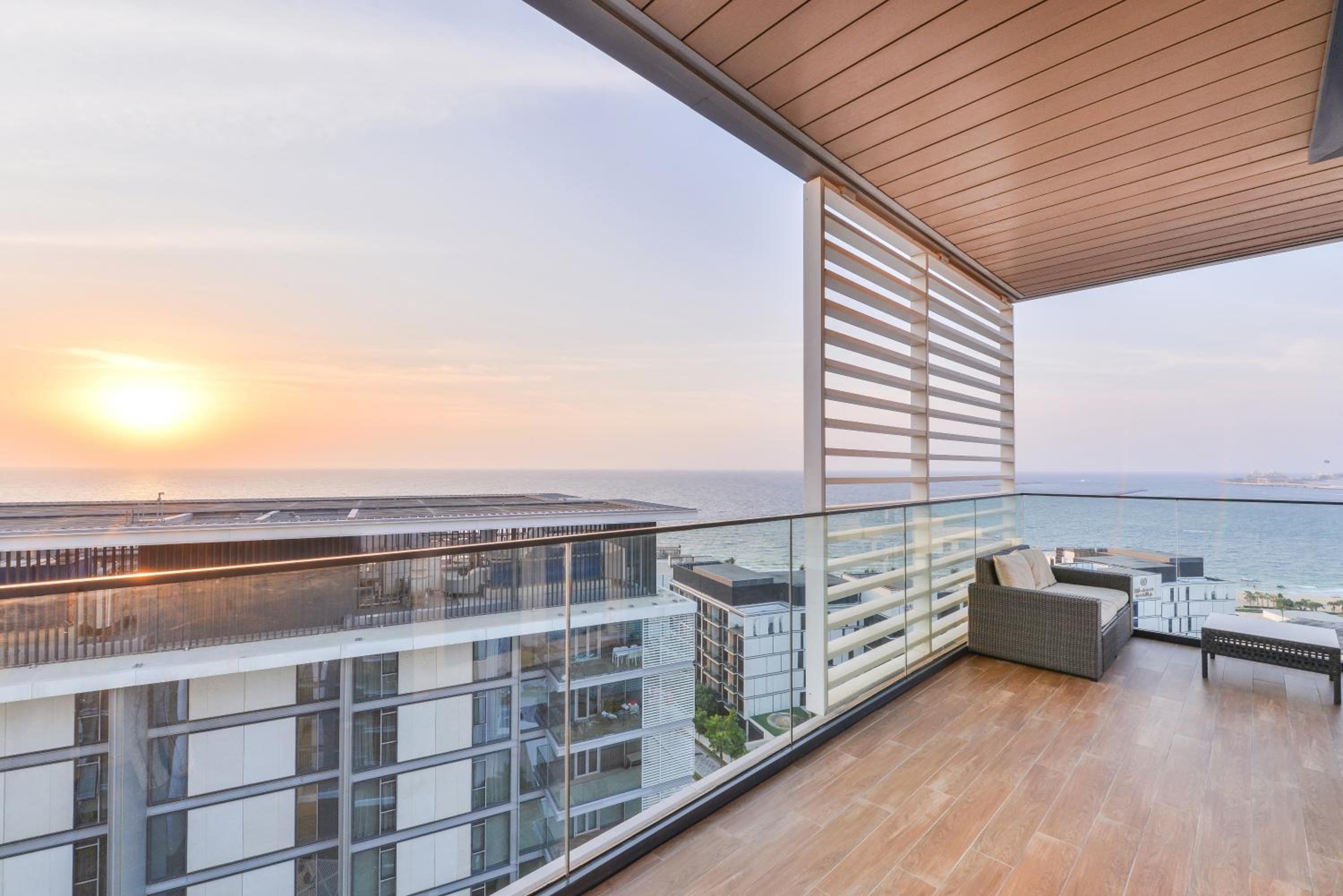 Posh 2 BR Oceanfront Apt in the Heart of Bluewaters Island