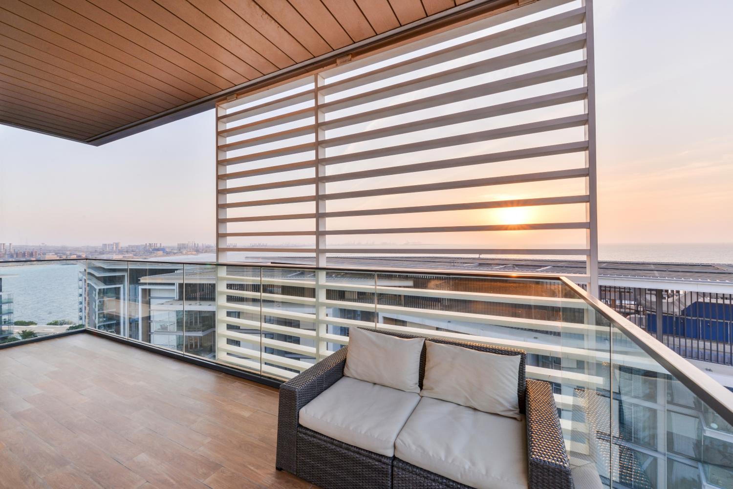 Posh 2 BR Oceanfront Apt in the Heart of Bluewaters Island