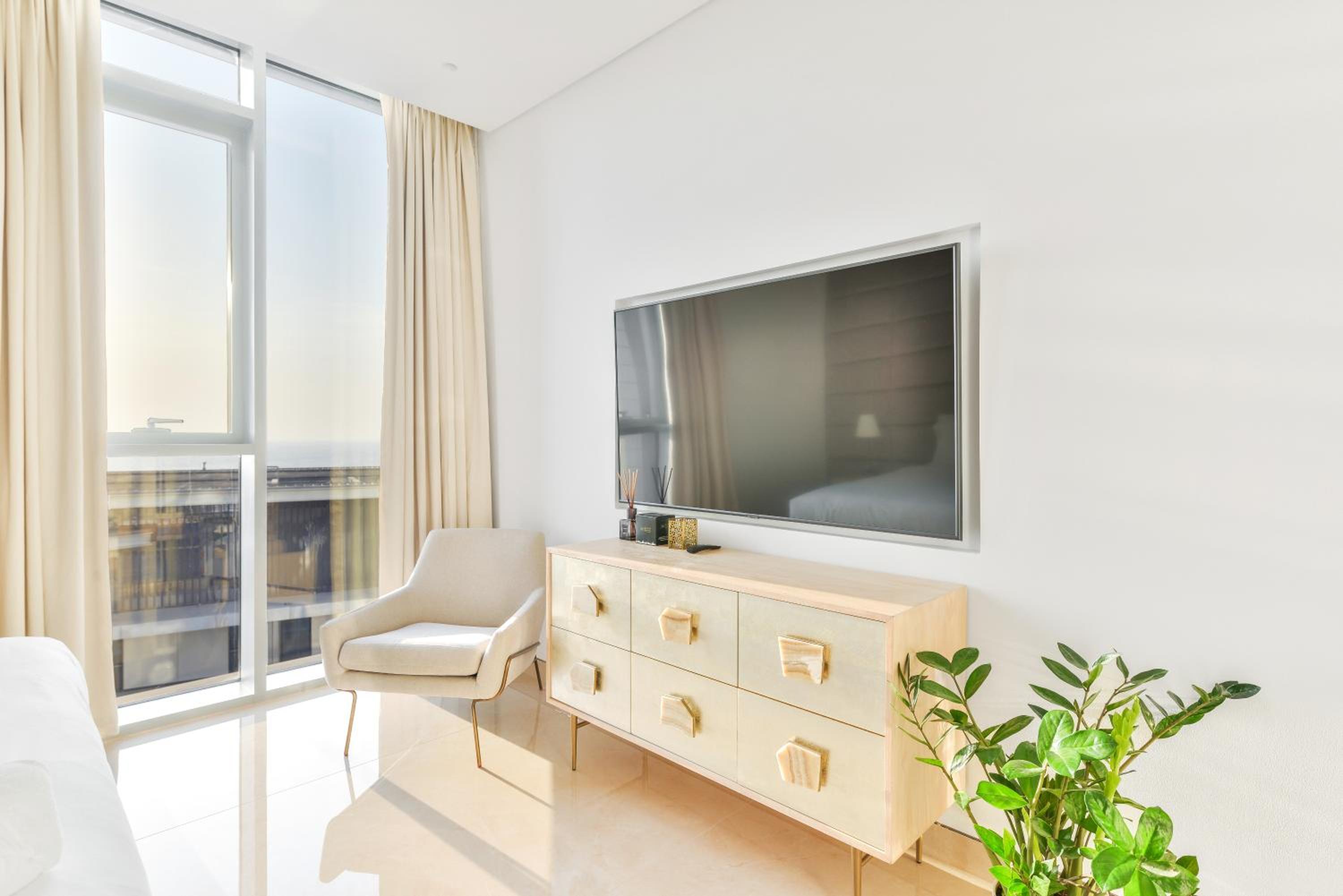 Posh 2 BR Oceanfront Apt in the Heart of Bluewaters Island
