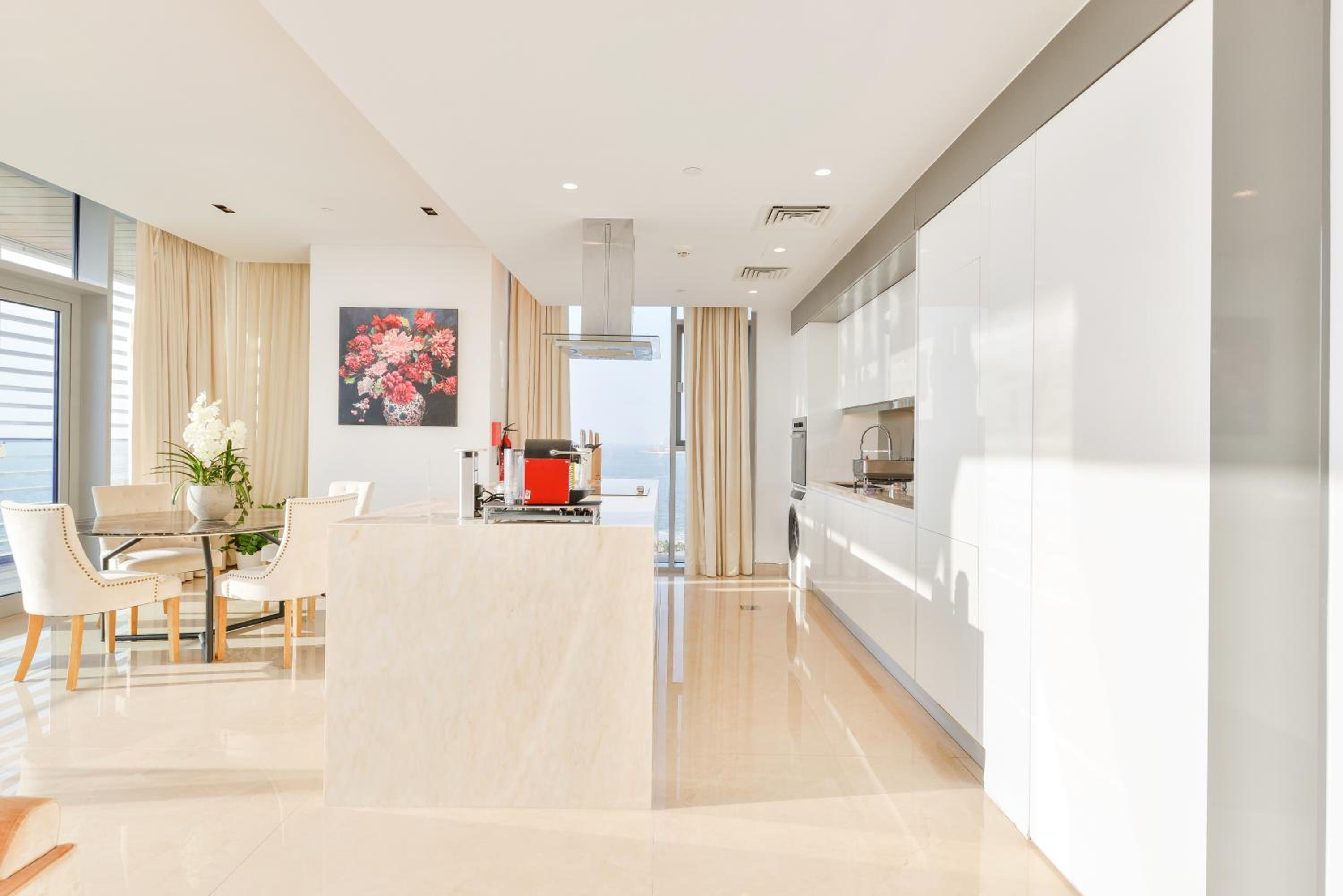 Posh 2 BR Oceanfront Apt in the Heart of Bluewaters Island