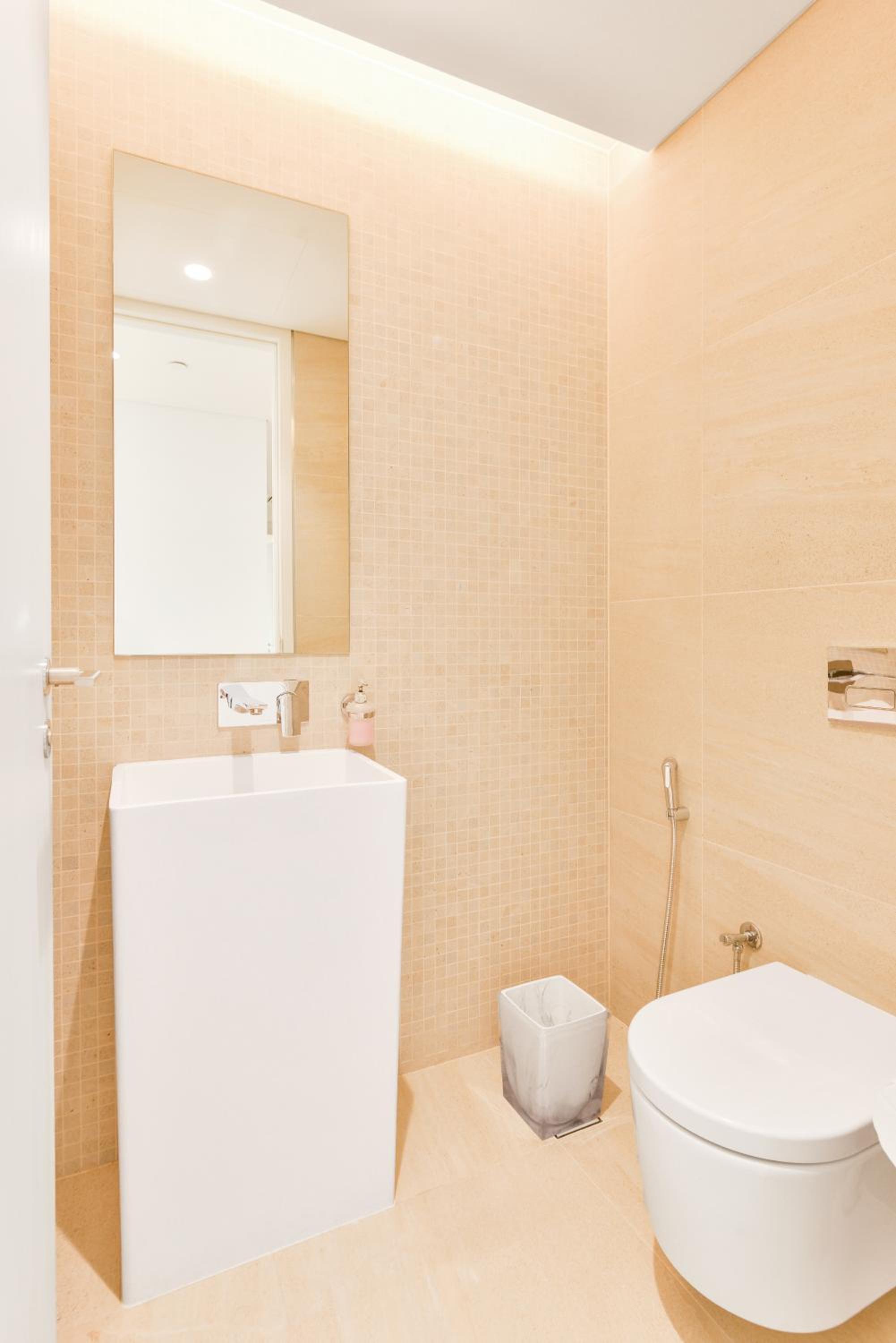 Posh 2 BR Oceanfront Apt in the Heart of Bluewaters Island