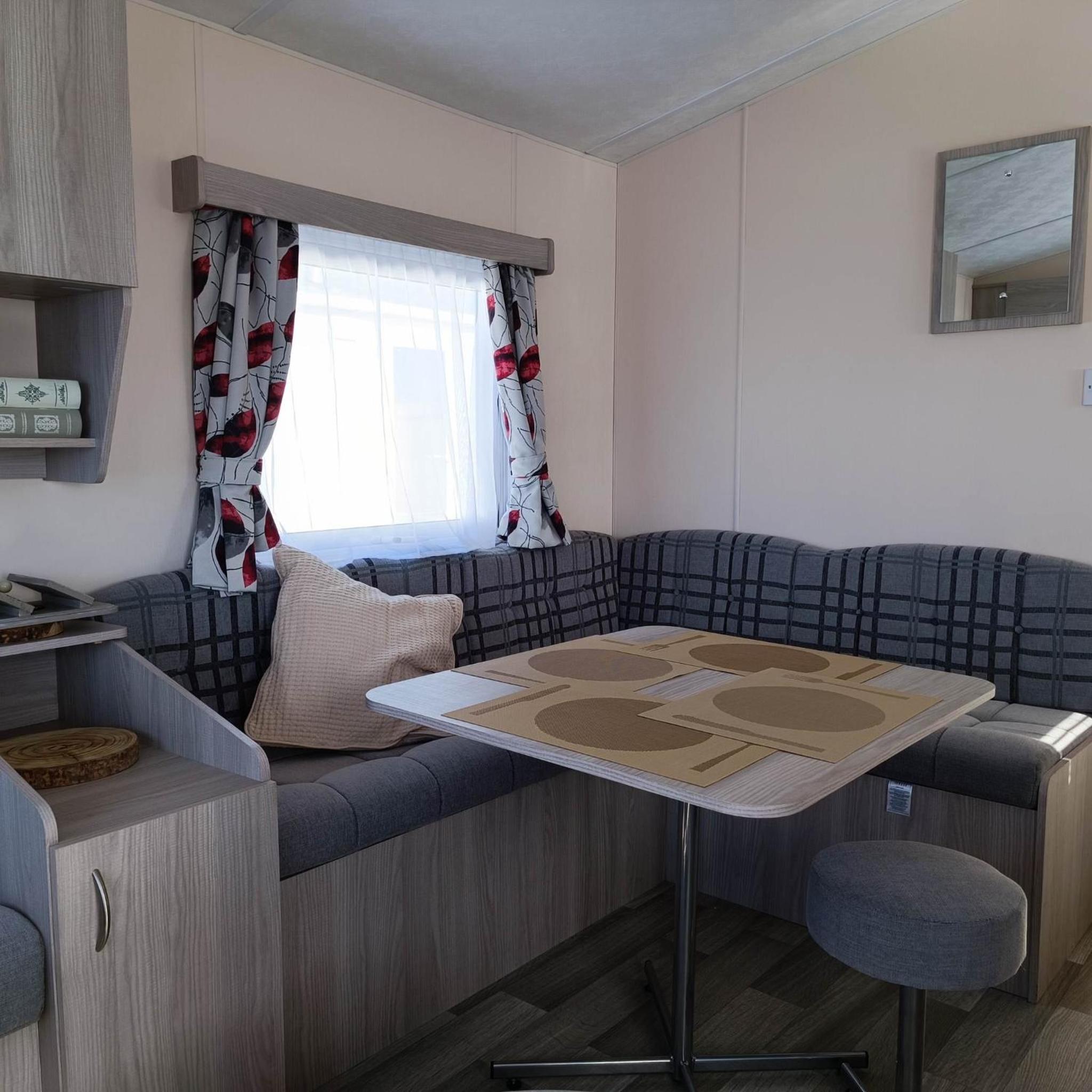 Caravan Aan Zee Arnani