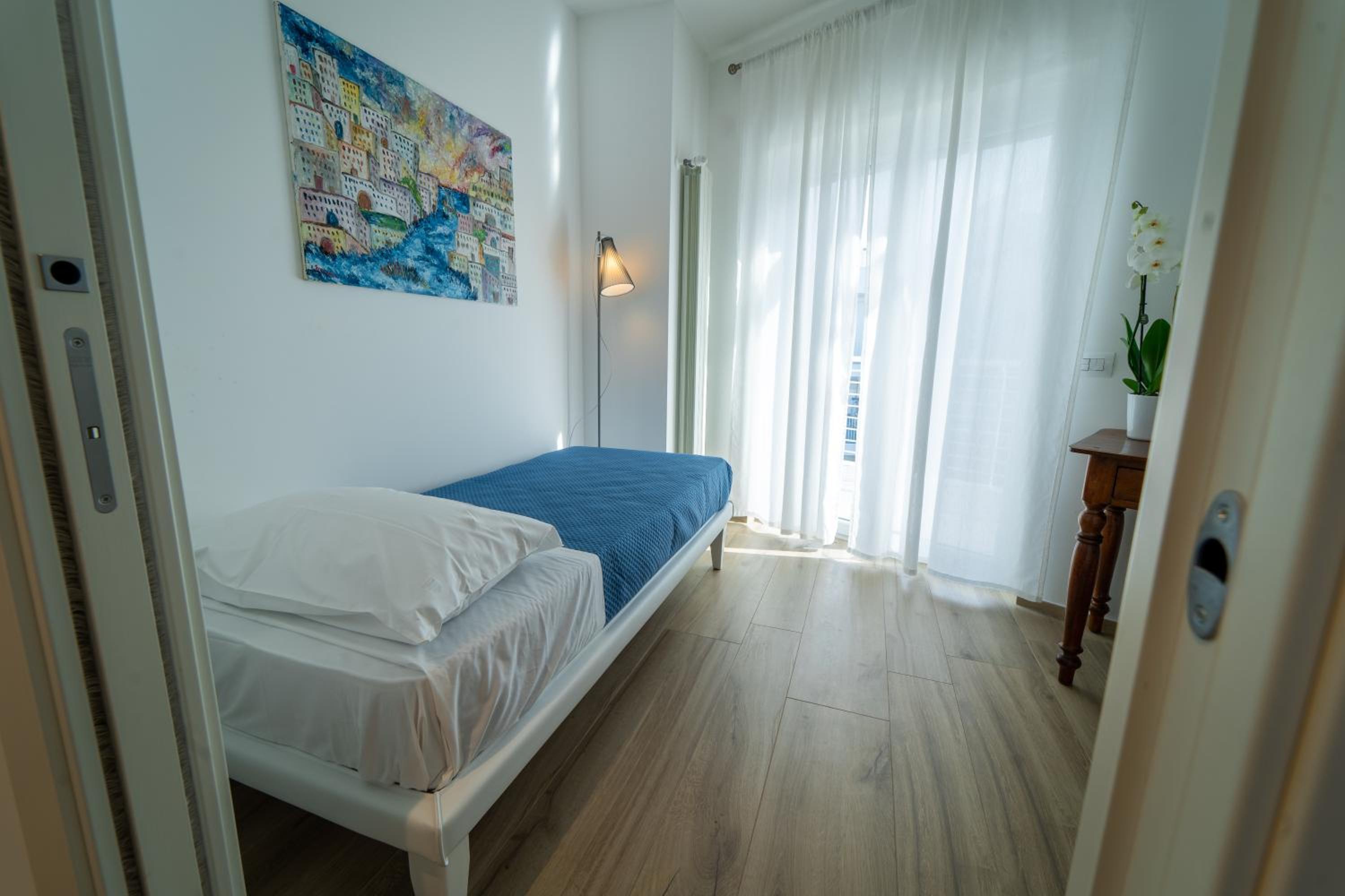 Blue way en Polignano a Mare — hotel room