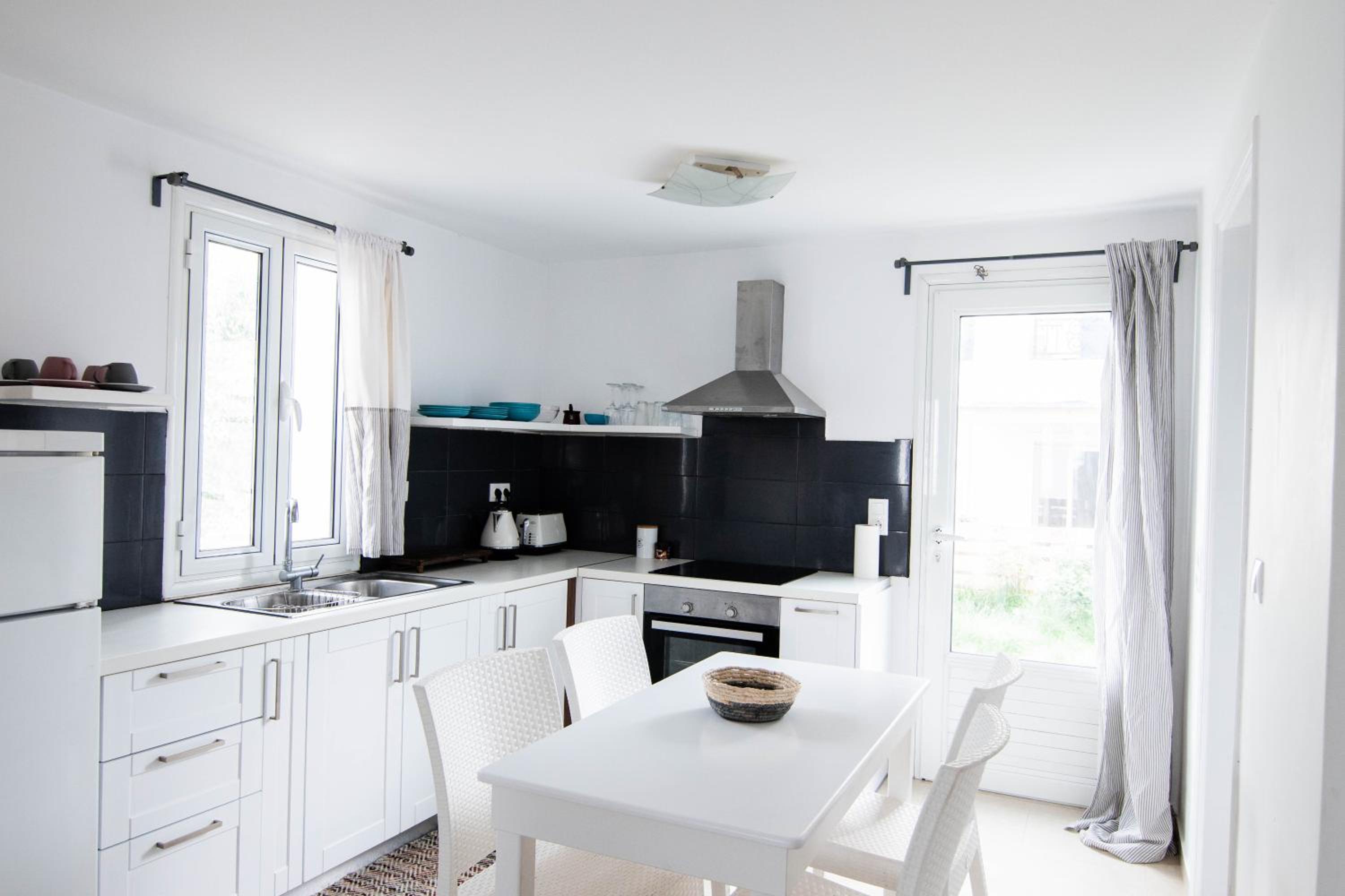 White Wave Villa, 3min walk from beach photo 3