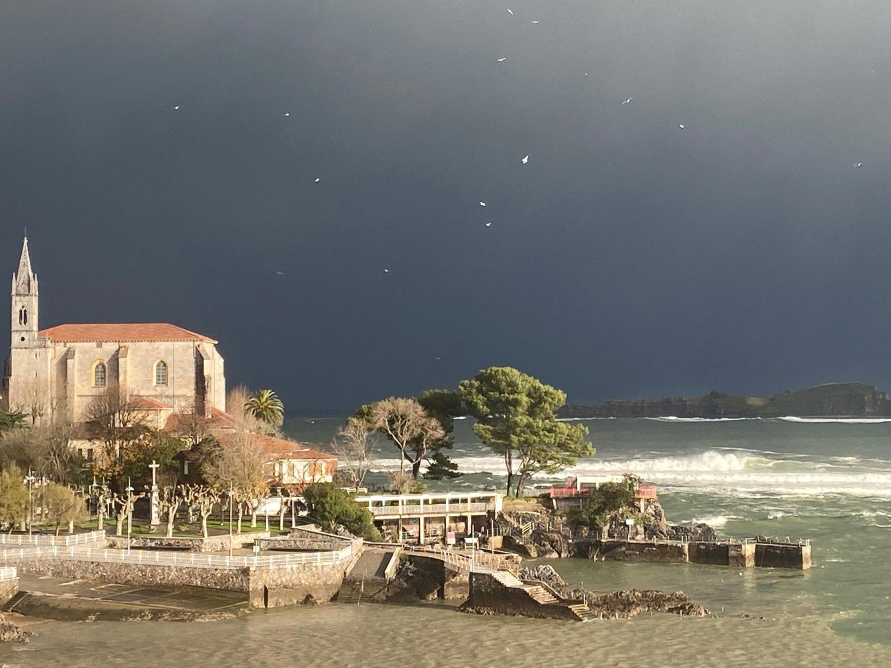 Mundaka Beachfront House