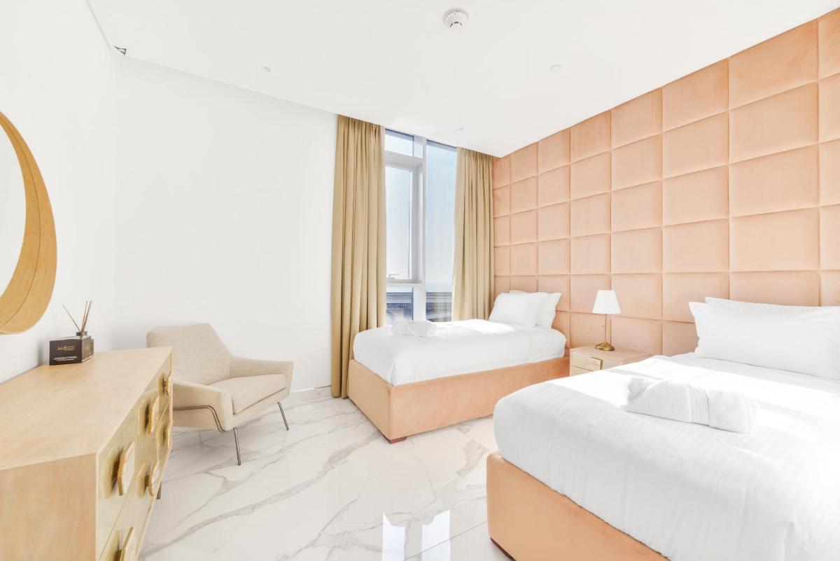 Luxe 3 BR Oceanfront Apt with maids room in the heart of Bluewaters Island