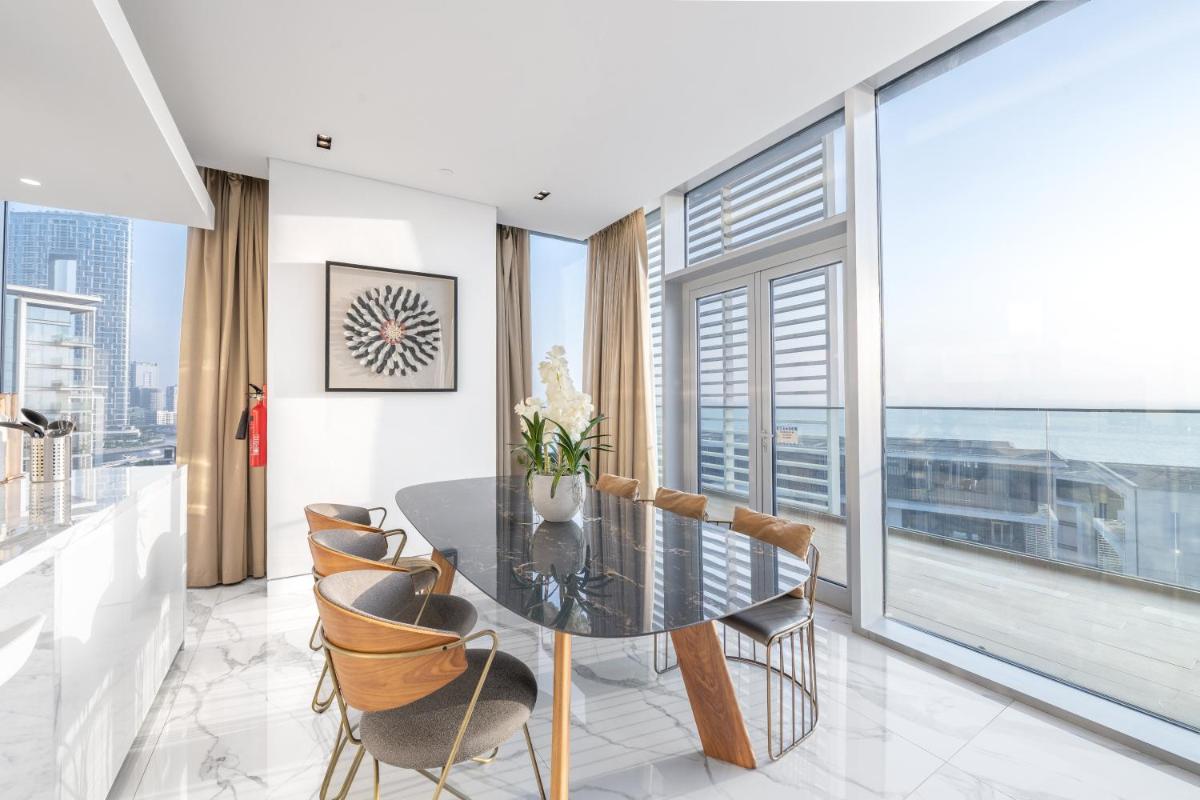 Luxe 3 BR Oceanfront Apt with maids room in the heart of Bluewaters Island