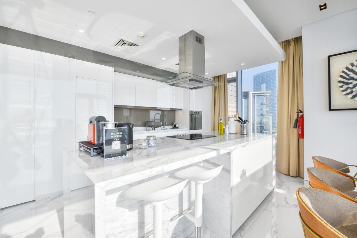 Luxe 3 BR Oceanfront Apt with maids room in the heart of Bluewaters Island