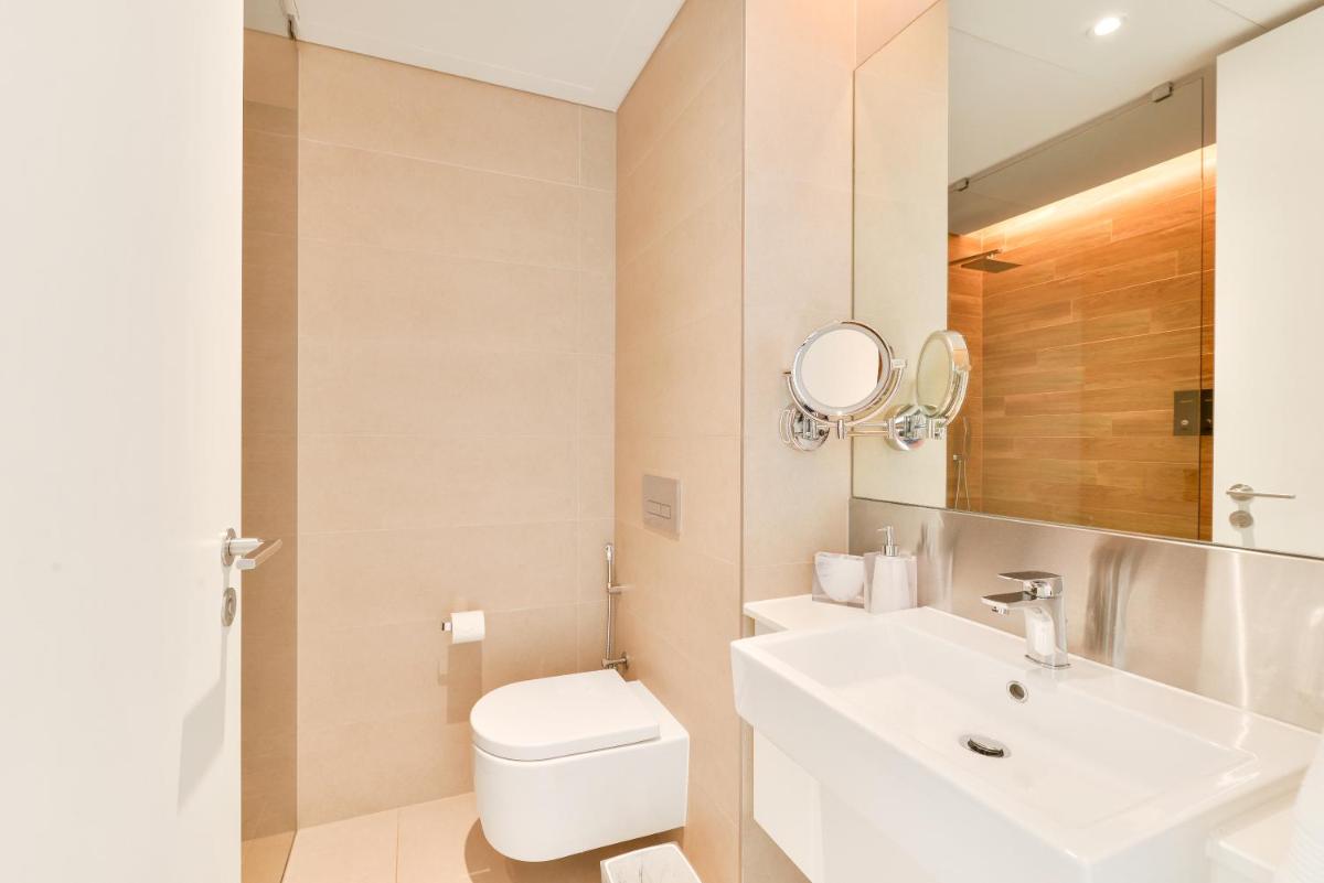 Luxe 3 BR Oceanfront Apt with maids room in the heart of Bluewaters Island