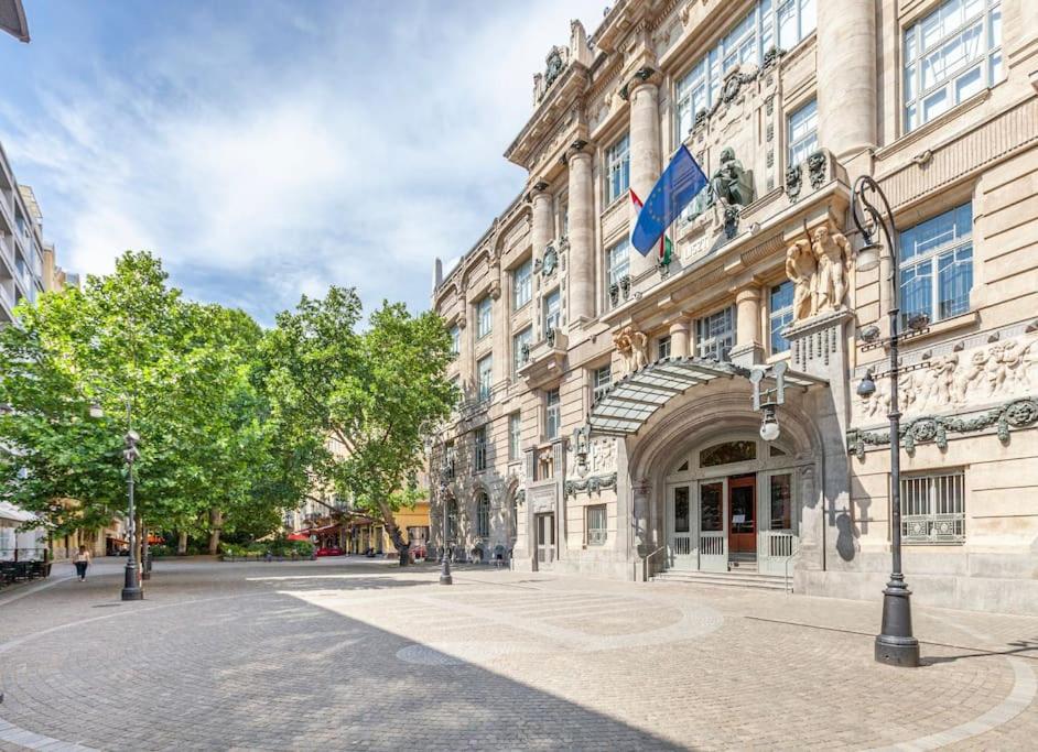 Liszt Ferenc Square Panorama Apt view 4