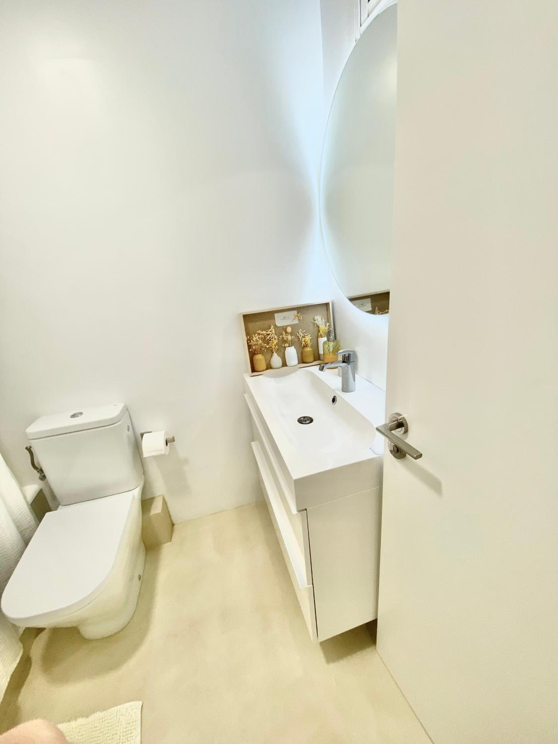 Barcelona Chic Apartments- Free Parking - 10 min BCN center by metro