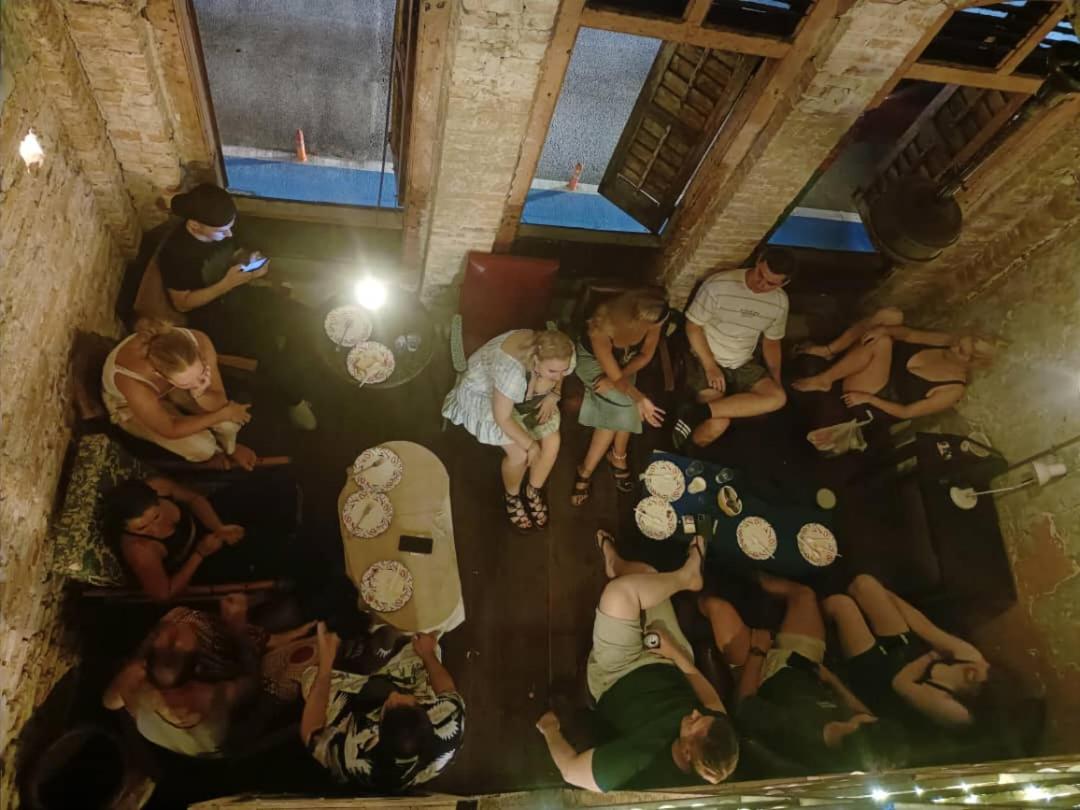 Chinatown Hostel by Mingle - Rooftop Private Jacuzzi with Bar