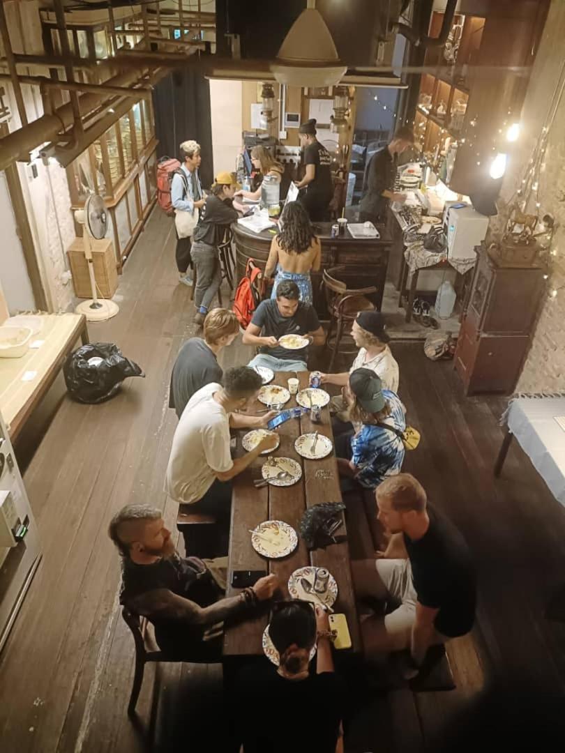 Chinatown Hostel by Mingle - Rooftop Private Jacuzzi with Bar