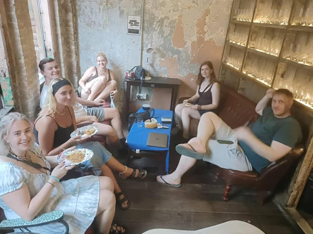 Chinatown Hostel by Mingle - Rooftop Private Jacuzzi with Bar