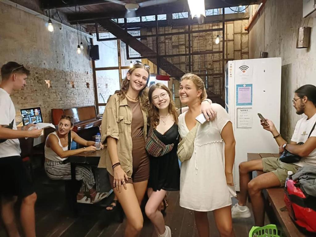Chinatown Hostel by Mingle - Rooftop Private Jacuzzi with Bar