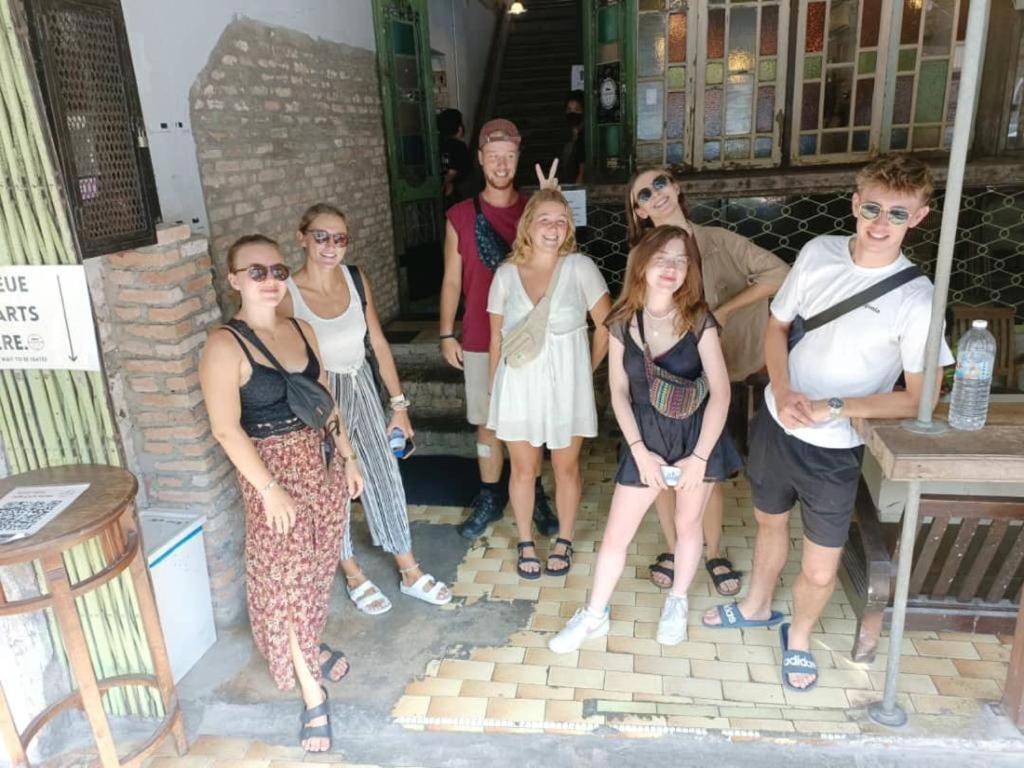 Chinatown Hostel by Mingle - Rooftop Private Jacuzzi with Bar