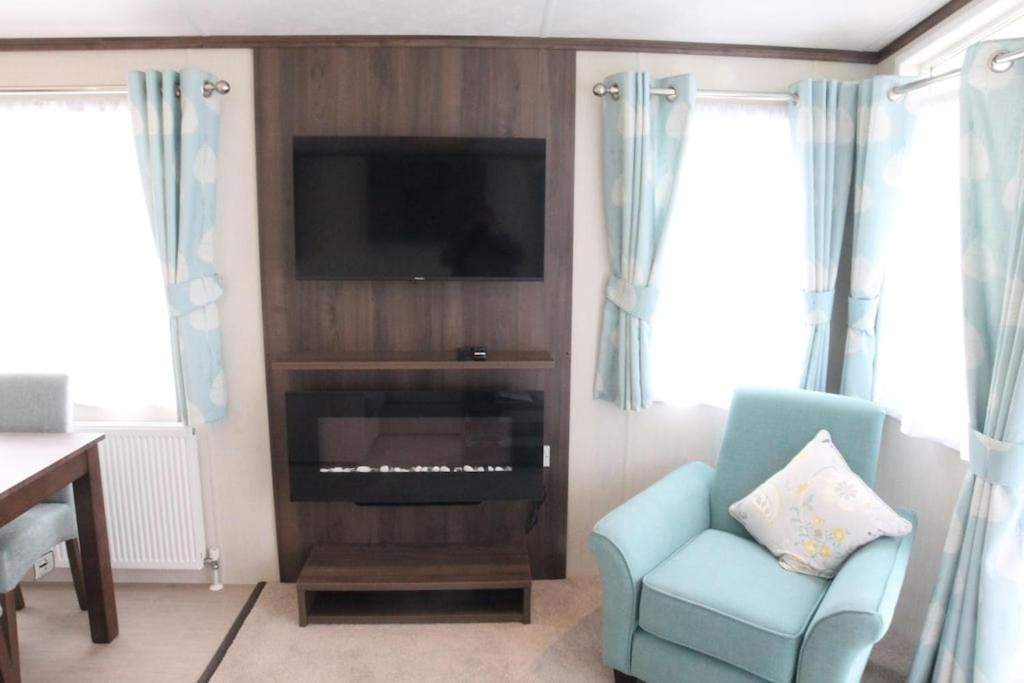 Countryside Holiday Park by the River nr Canterbury (Pet-Friendly) view 2